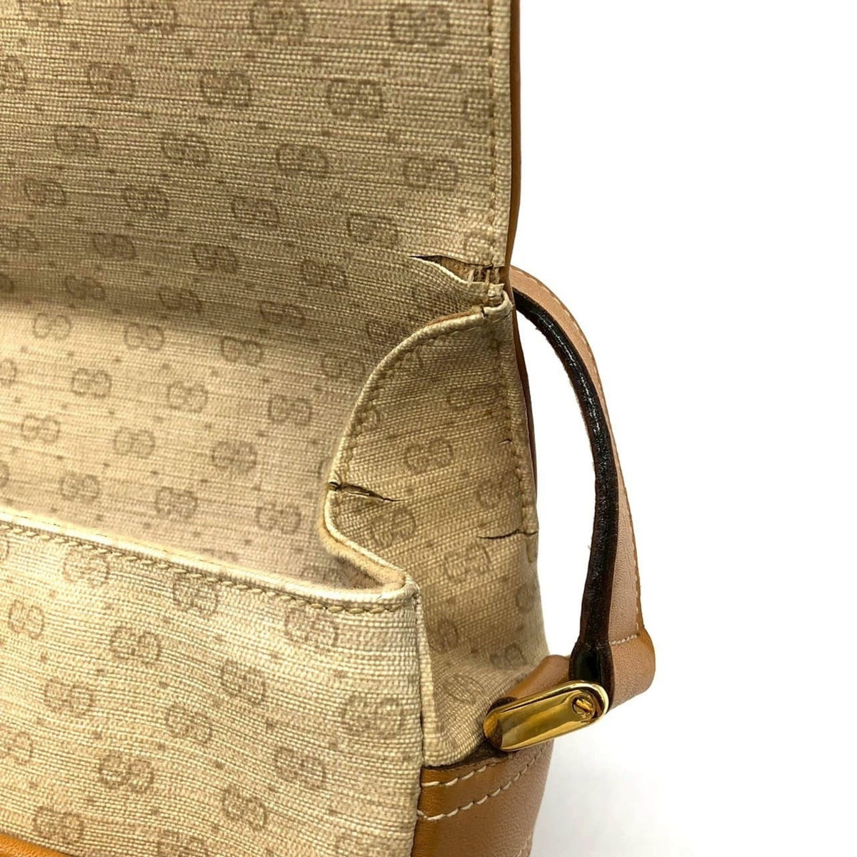Gucci Off-White Micro Gg Leather Shoulder Bag (Pre-Owned)