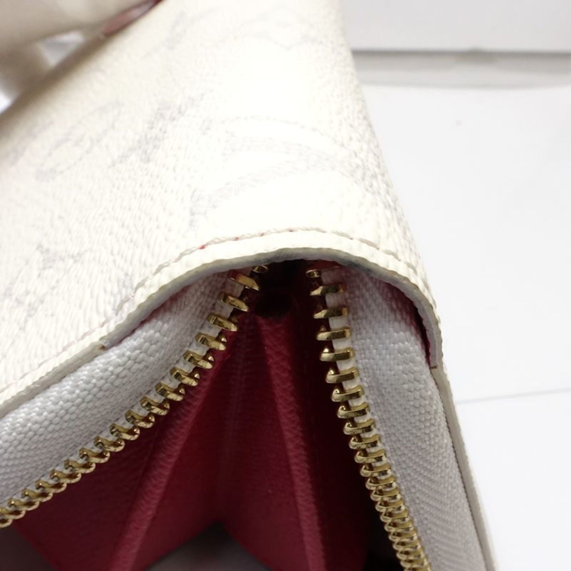 Louis Vuitton Cerise White Canvas Long Wallet (Bi-Fold) (Pre-Owned)