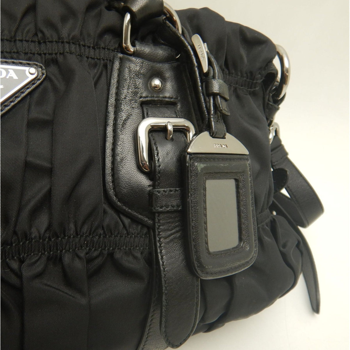 Prada Nero Nylon Handbag (Pre-Owned)