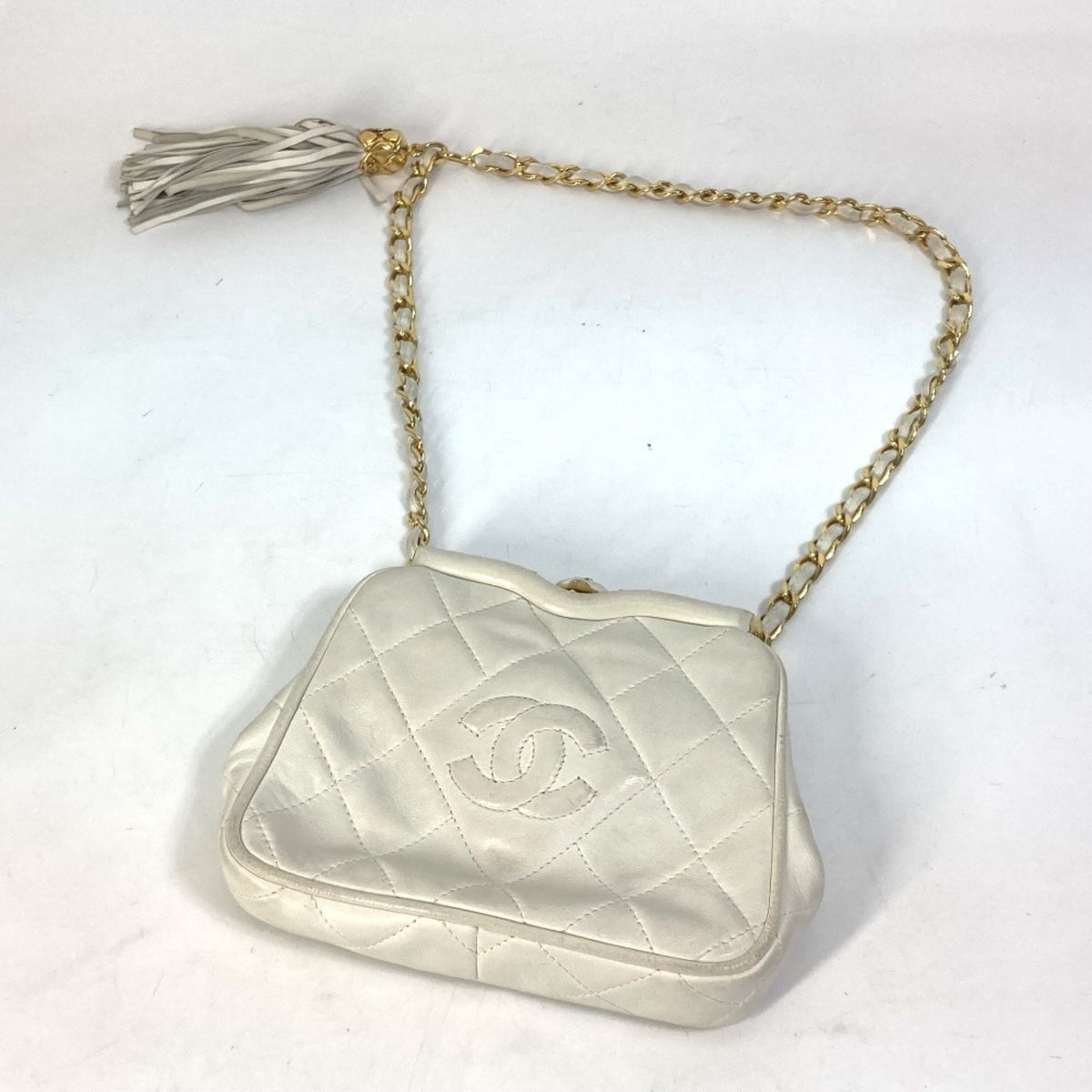 Chanel White Leather Fanny Pack (Pre-Owned)