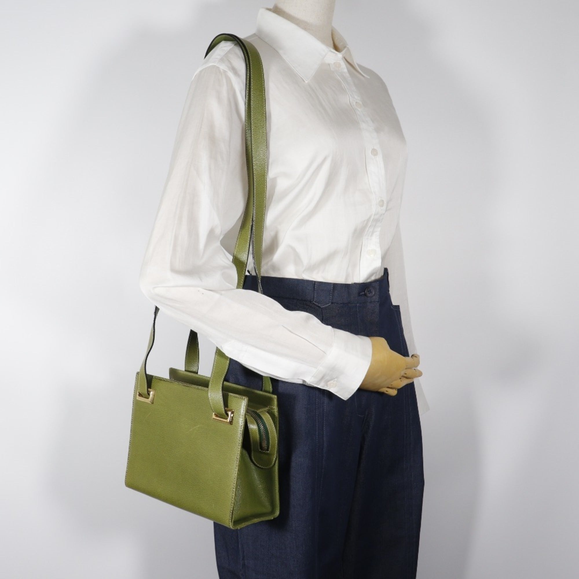 Salvatore Ferragamo Green Leather Shoulder Bag (Pre-Owned)