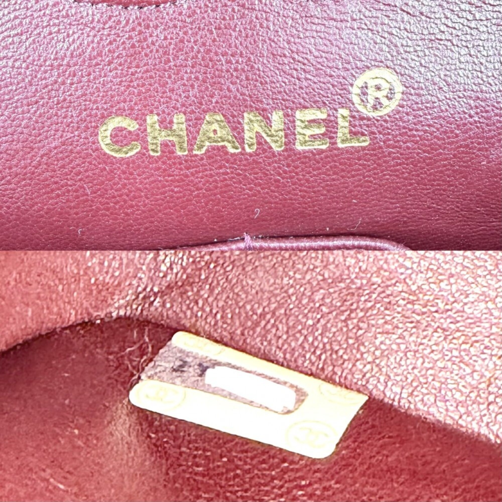 Chanel Black Leather Shoulder Bag (Pre-Owned)