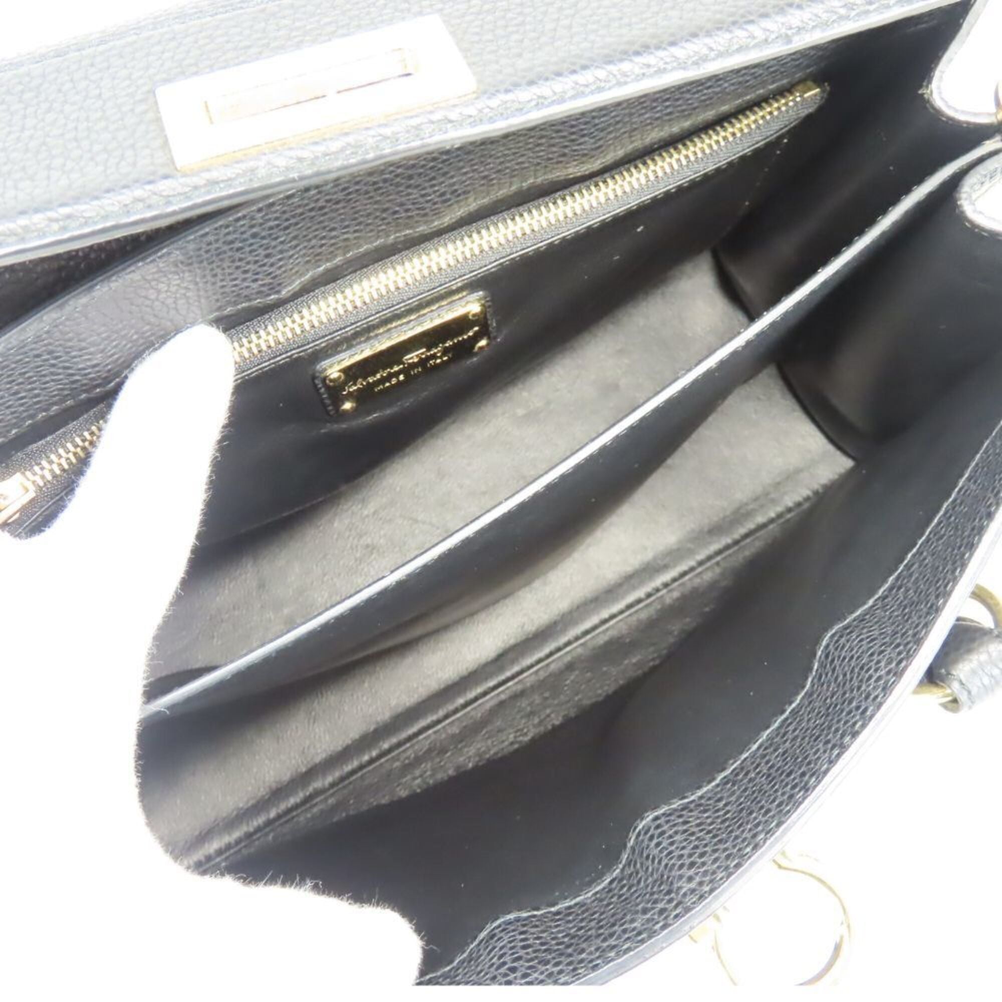 Salvatore Ferragamo Gancini Black Leather Handbag Shoulder Bag (Pre-Owned)
