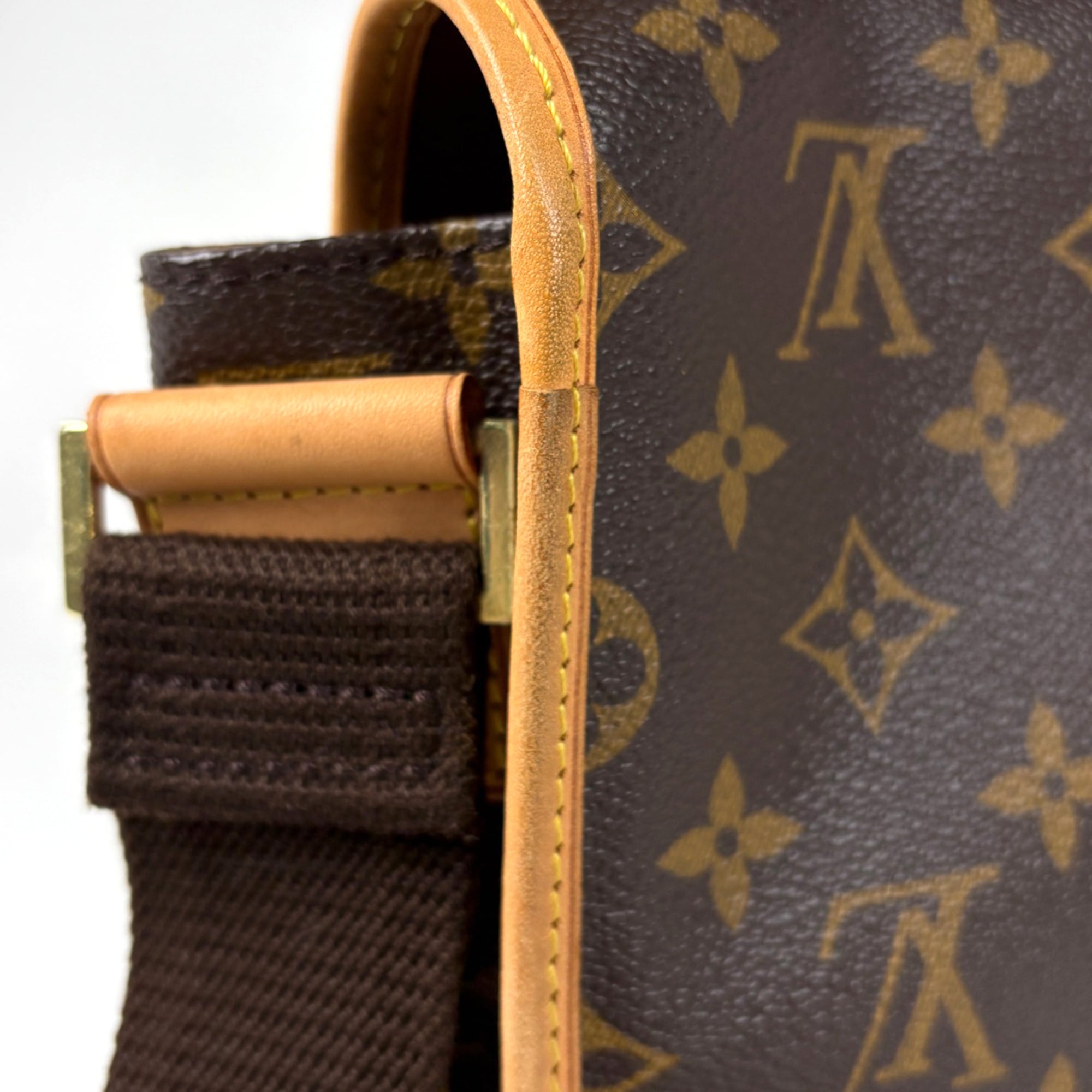 Louis Vuitton Brown Monogram Shoulder Bag (Pre-Owned)
