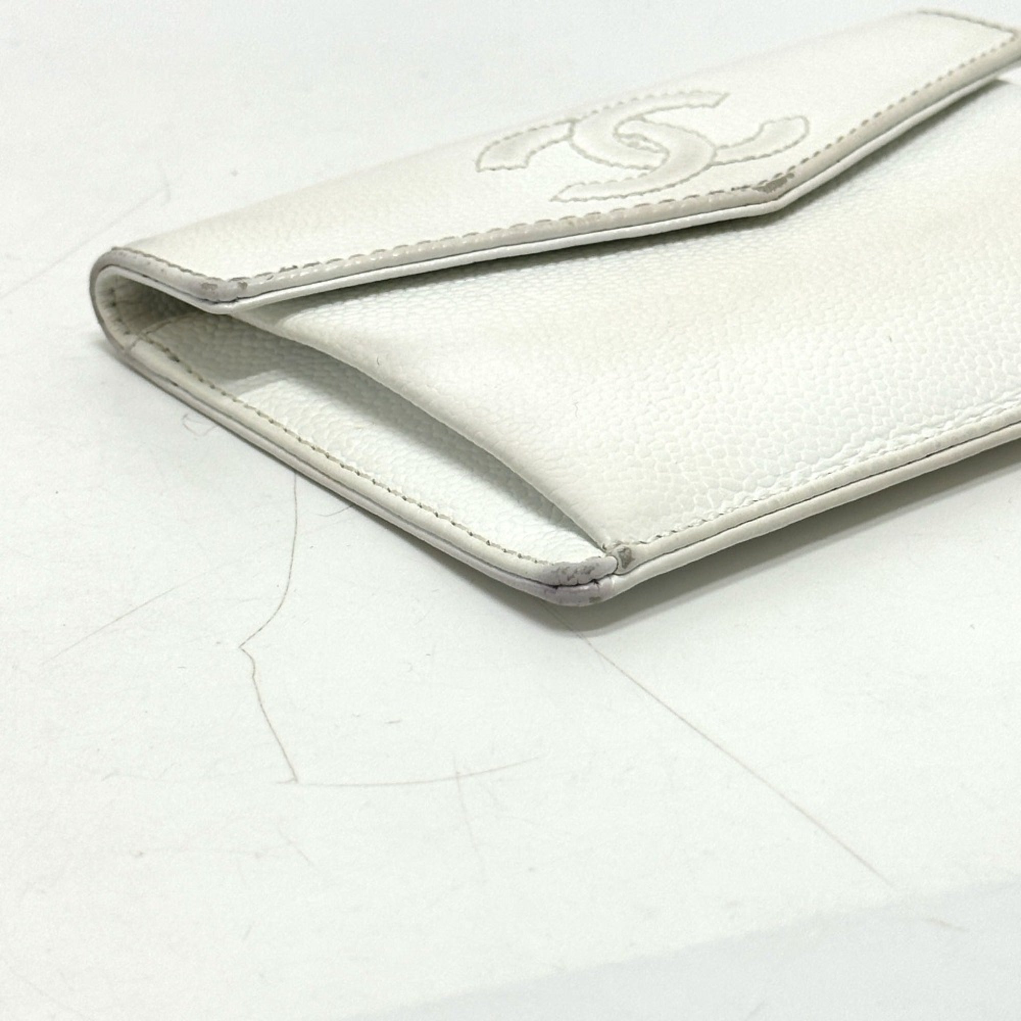 Chanel White Grained Calfskin Wallet (Bi-Fold) (Pre-Owned)