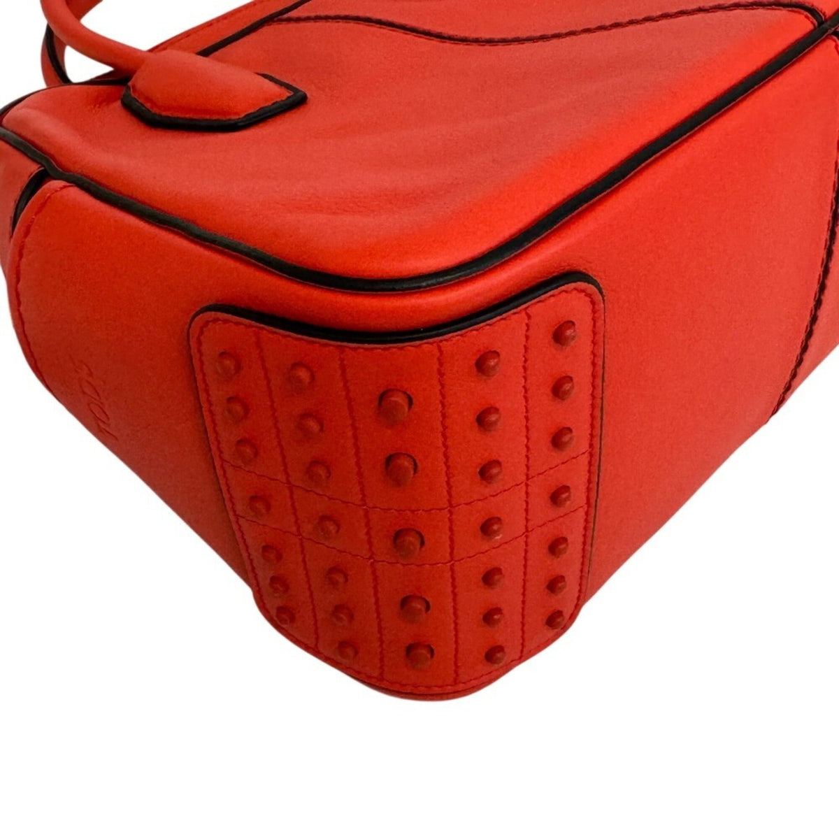Tod's Red Color Leather Handbag (Pre-Owned)