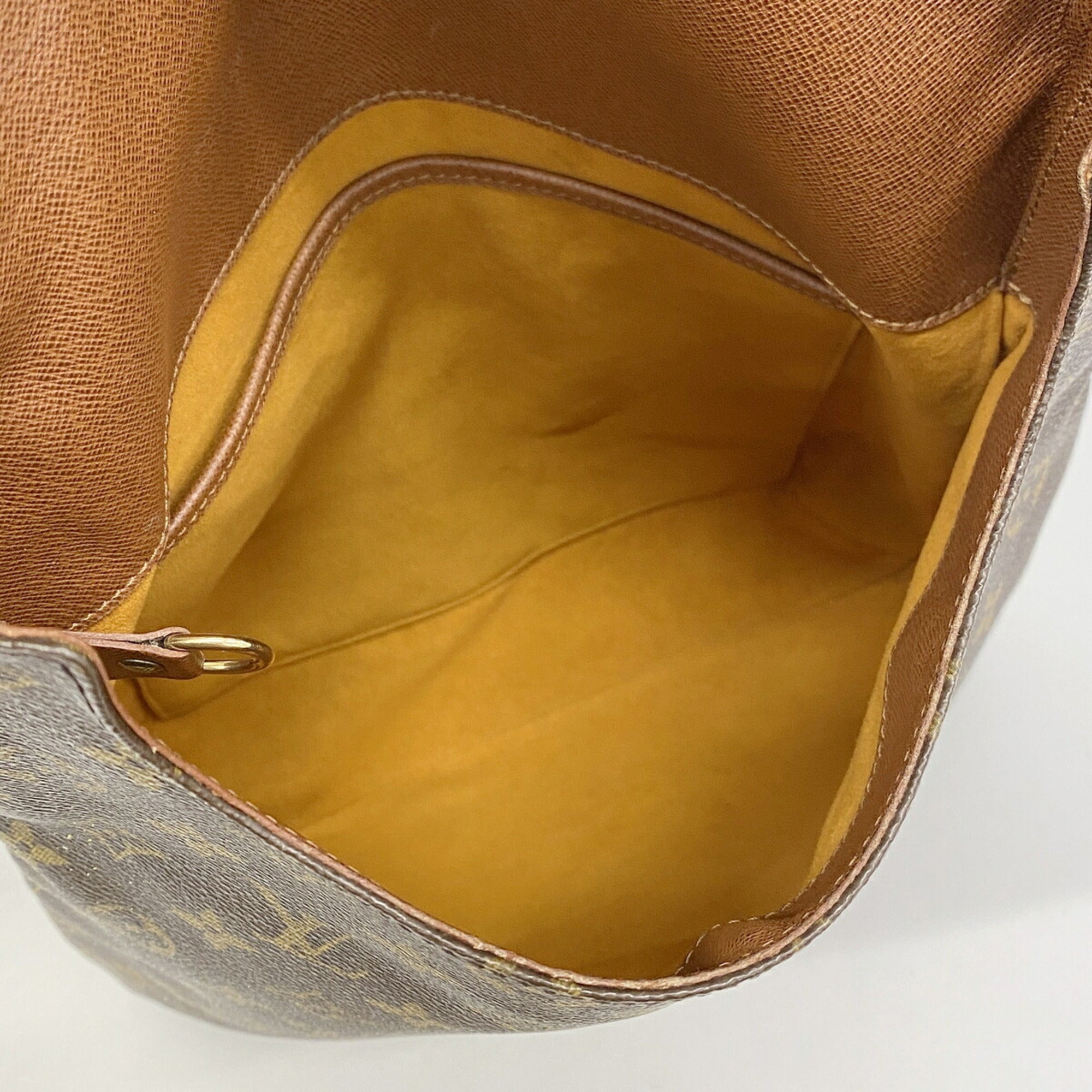 Louis Vuitton Brown Shoulder Bag (Pre-Owned)