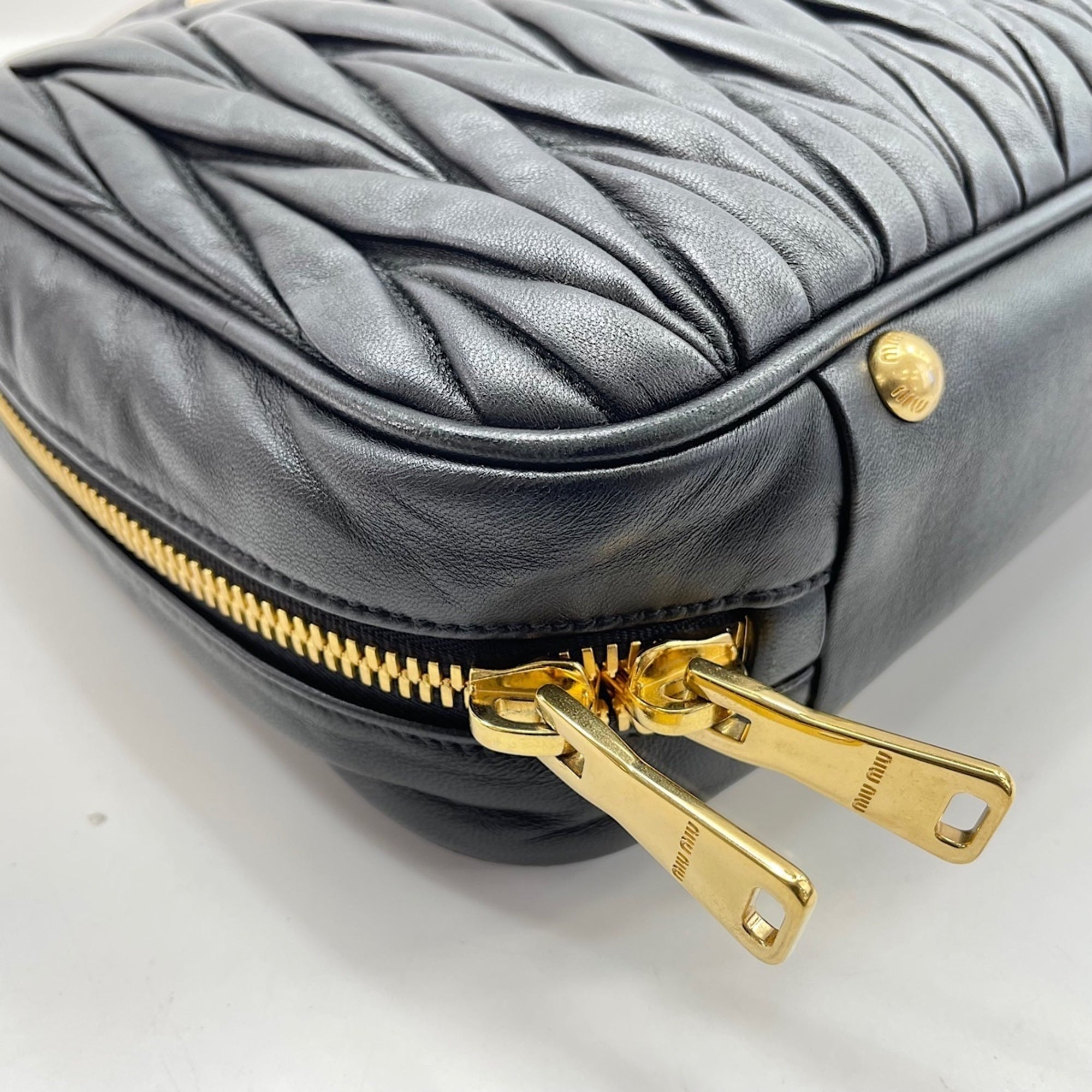 Miu Miu Matelasse Black Handbag (Pre-Owned)