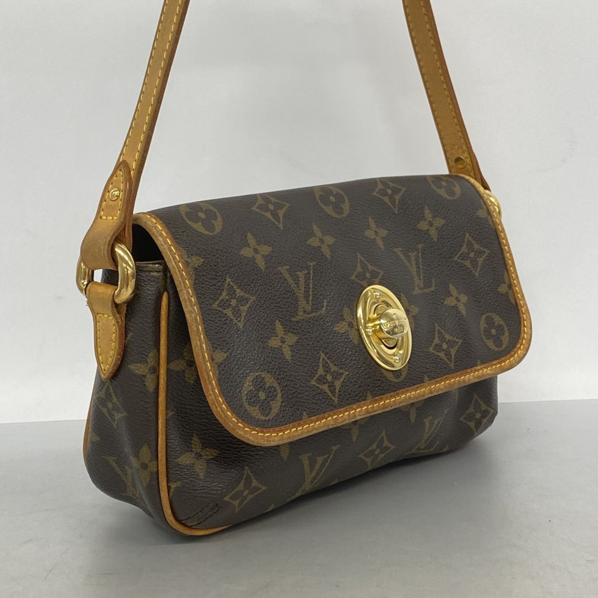 Louis Vuitton Brown Shoulder Bag (Pre-Owned)