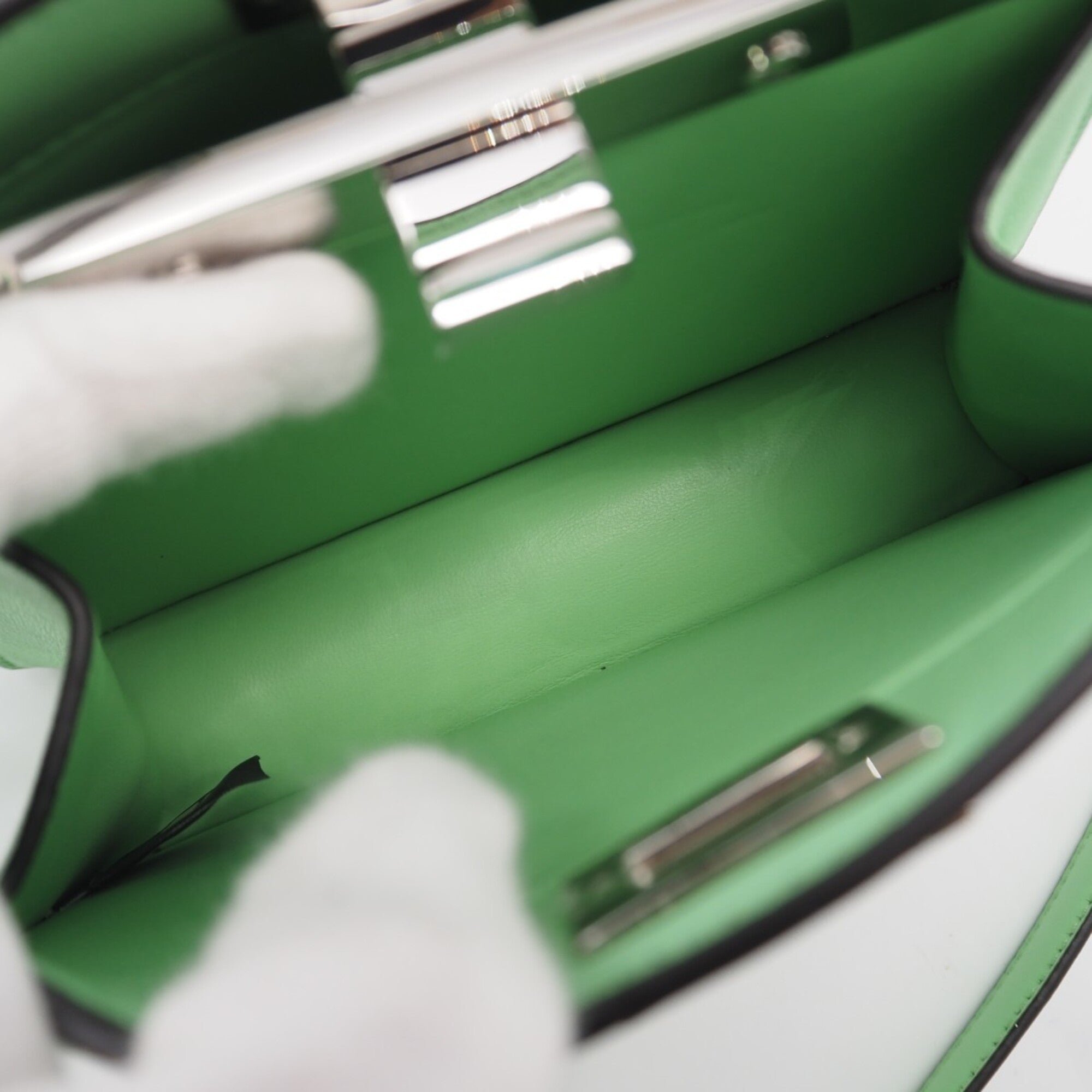 Fendi Peekaboo Green Leather Handbag (Pre-Owned)