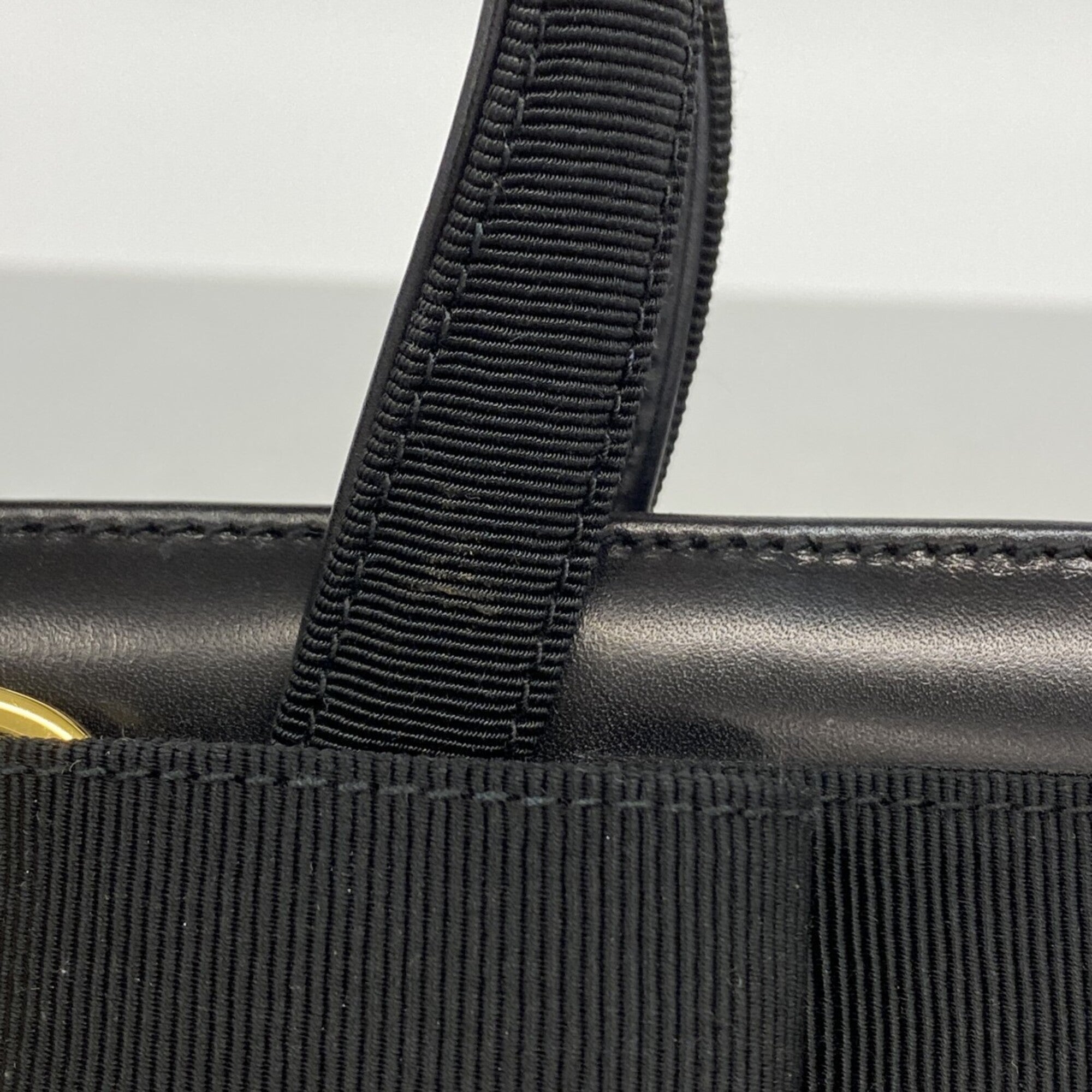 Salvatore Ferragamo Black Leather Handbag (Pre-Owned)