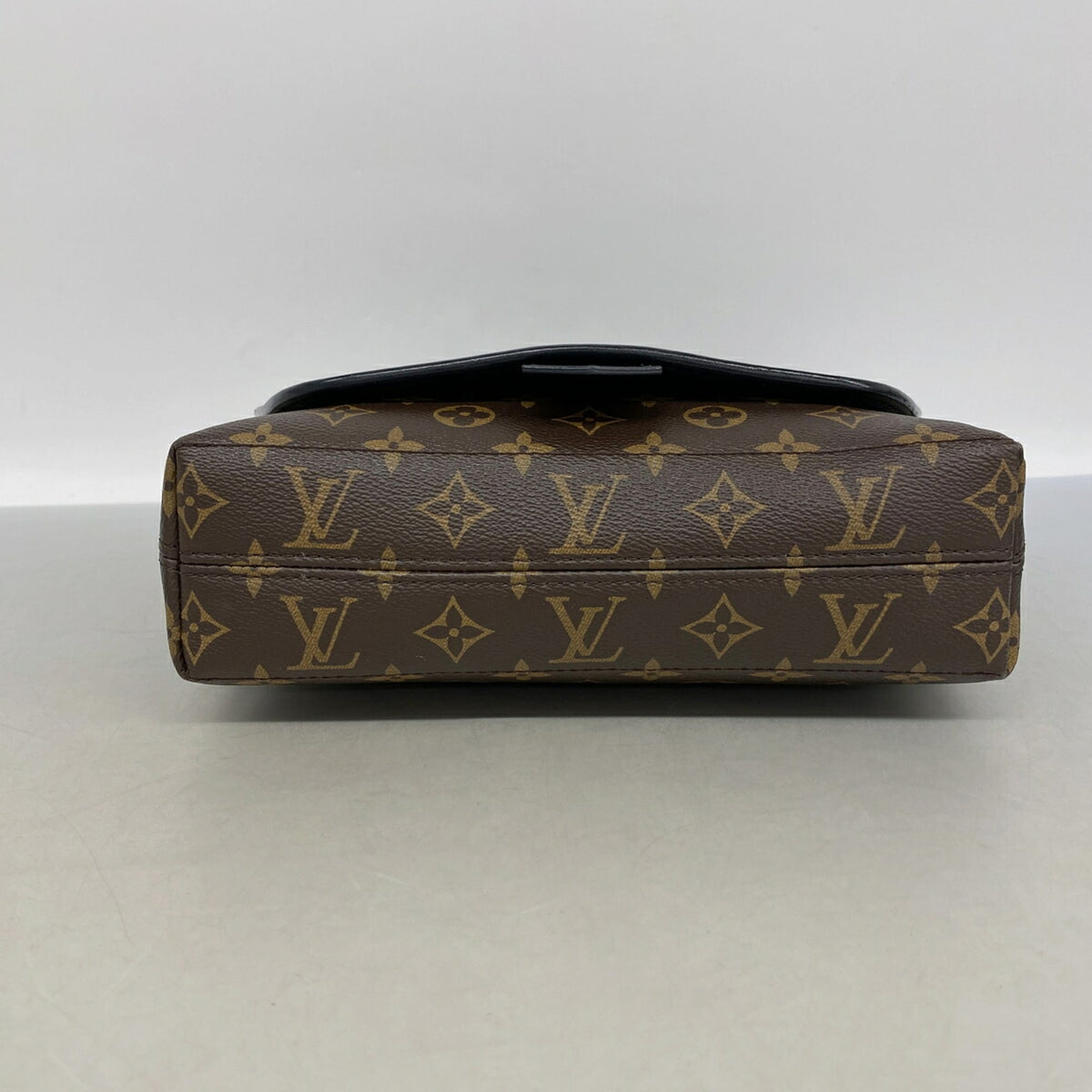 Louis Vuitton Brown Shoulder Bag (Pre-Owned)