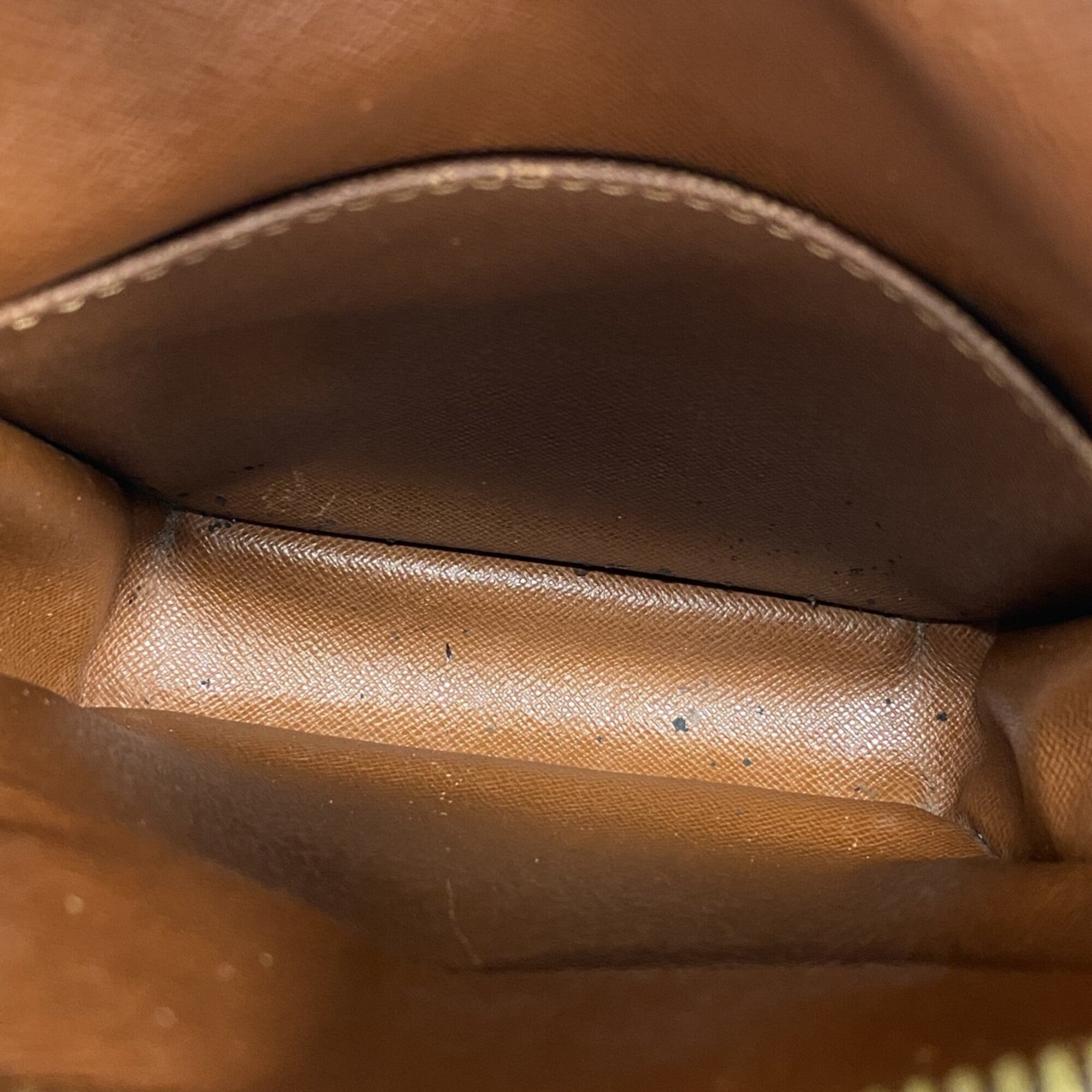 Louis Vuitton Brown Shoulder Bag (Pre-Owned)