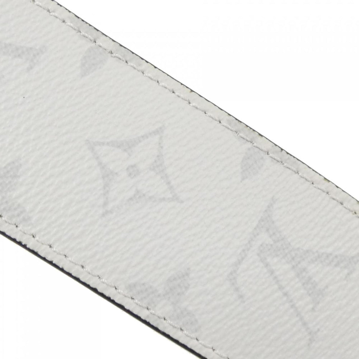 Louis Vuitton Taigarama White Coated Canvas Shoulder Bag (Pre-Owned)