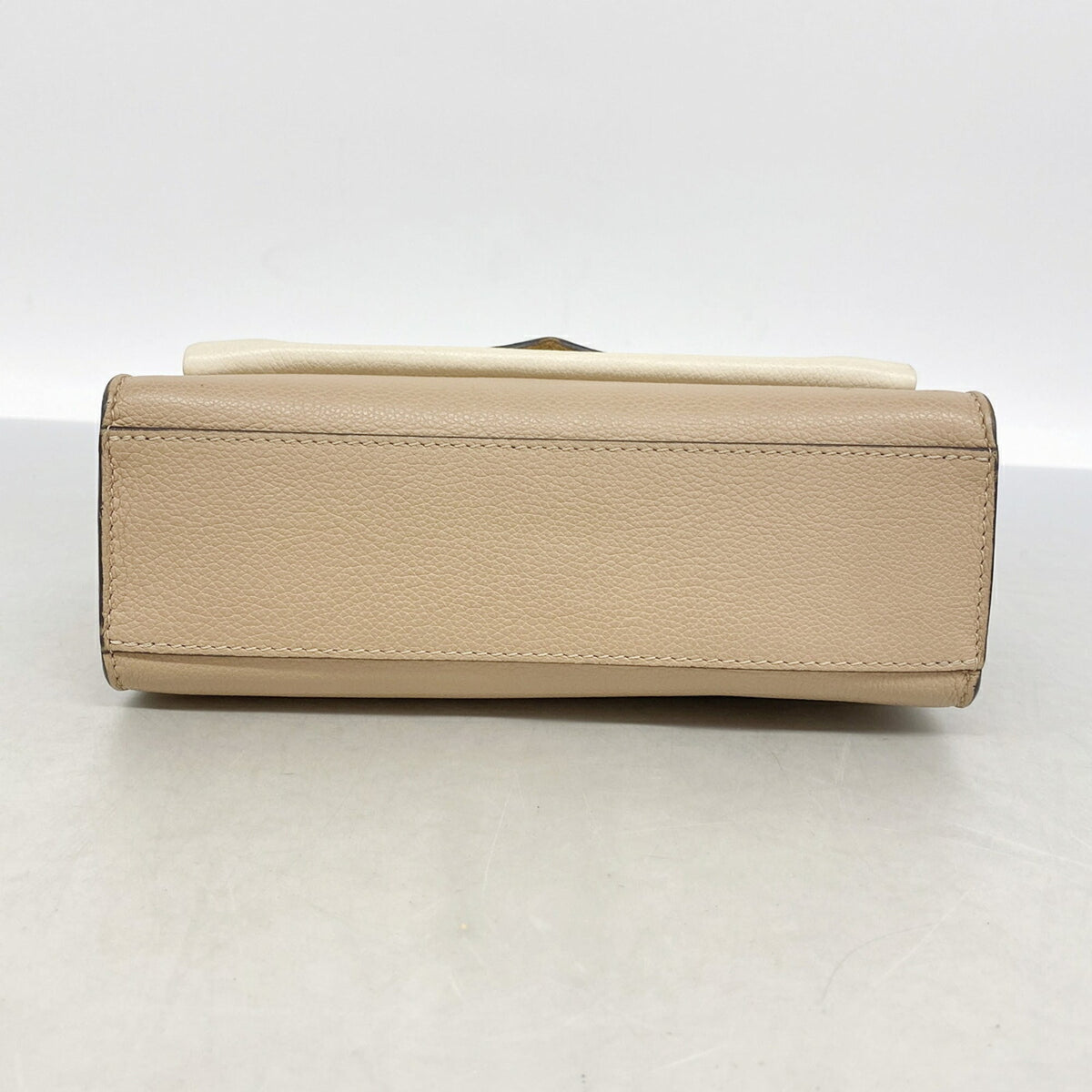 Louis Vuitton Beige Shoulder Bag (Pre-Owned)