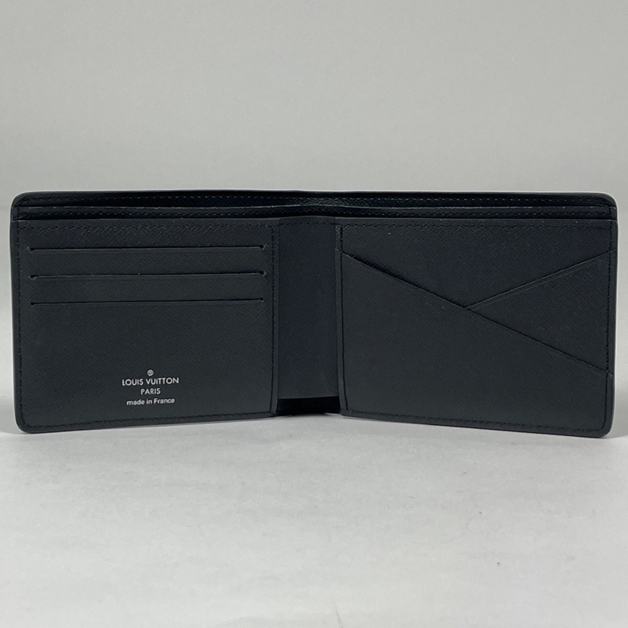 Louis Vuitton Taiga Black Noir Taiga Leather Wallet (Bi-Fold) (Pre-Owned)