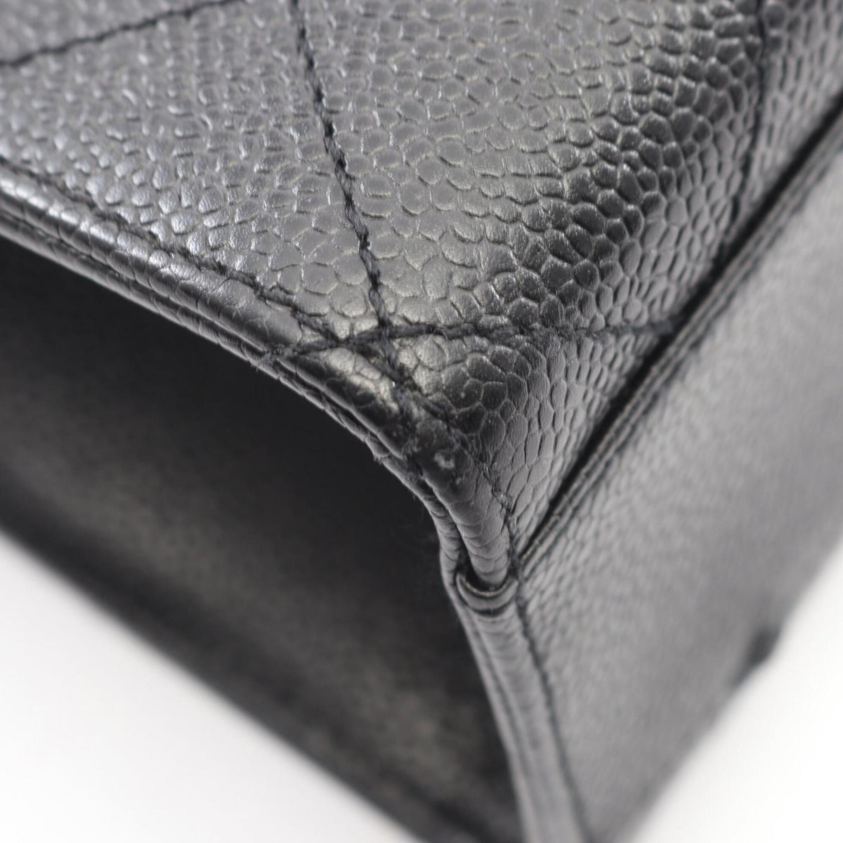 Chanel Black Leather Handbag (Pre-Owned)