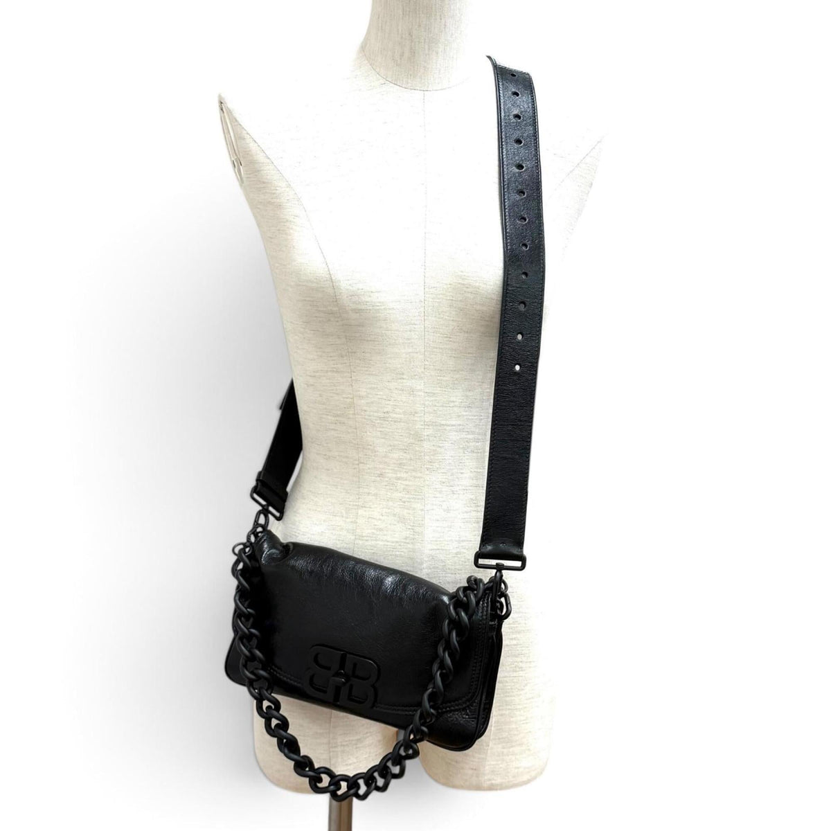 Balenciaga Black Leather Shoulder Bag (Pre-Owned)