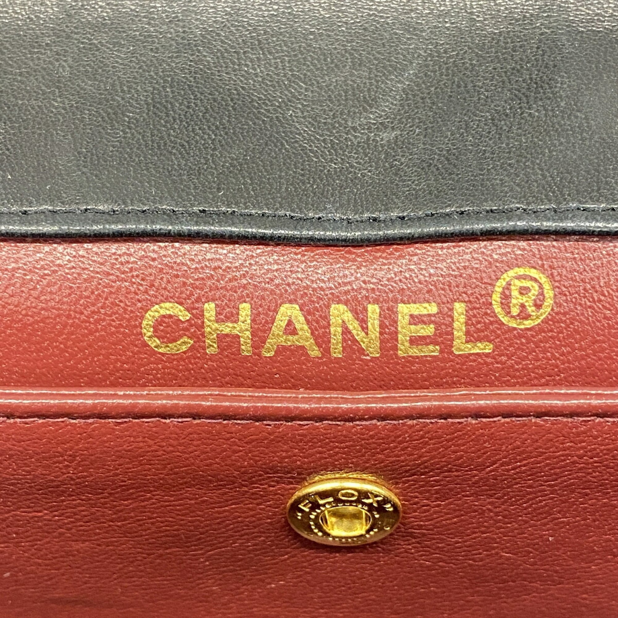 Chanel Black Leather Shoulder Bag (Pre-Owned)