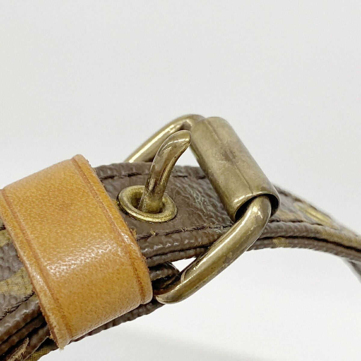 Louis Vuitton Brown Shoulder Bag (Pre-Owned)