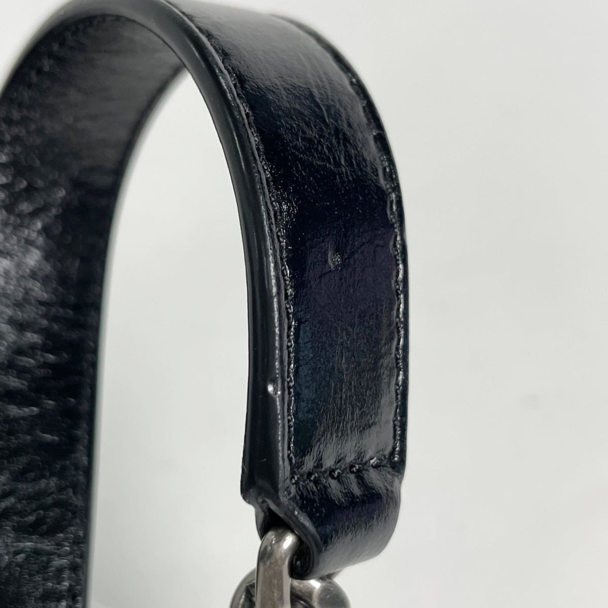 Saint Laurent Black Leather Shoulder Bag (Pre-Owned)