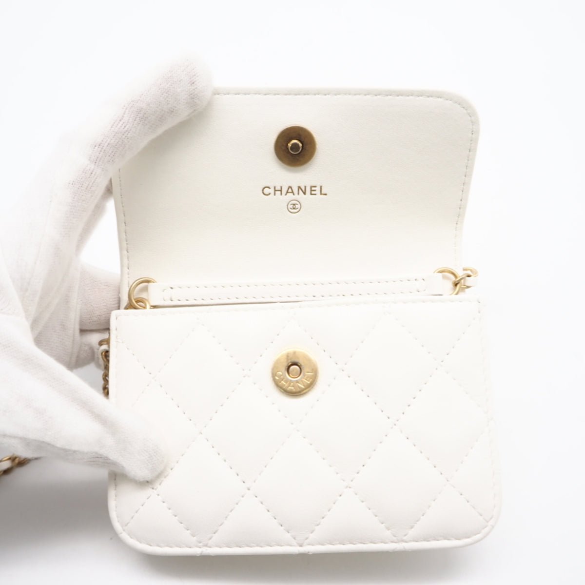 Chanel White Leather Shoulder Bag (Pre-Owned)