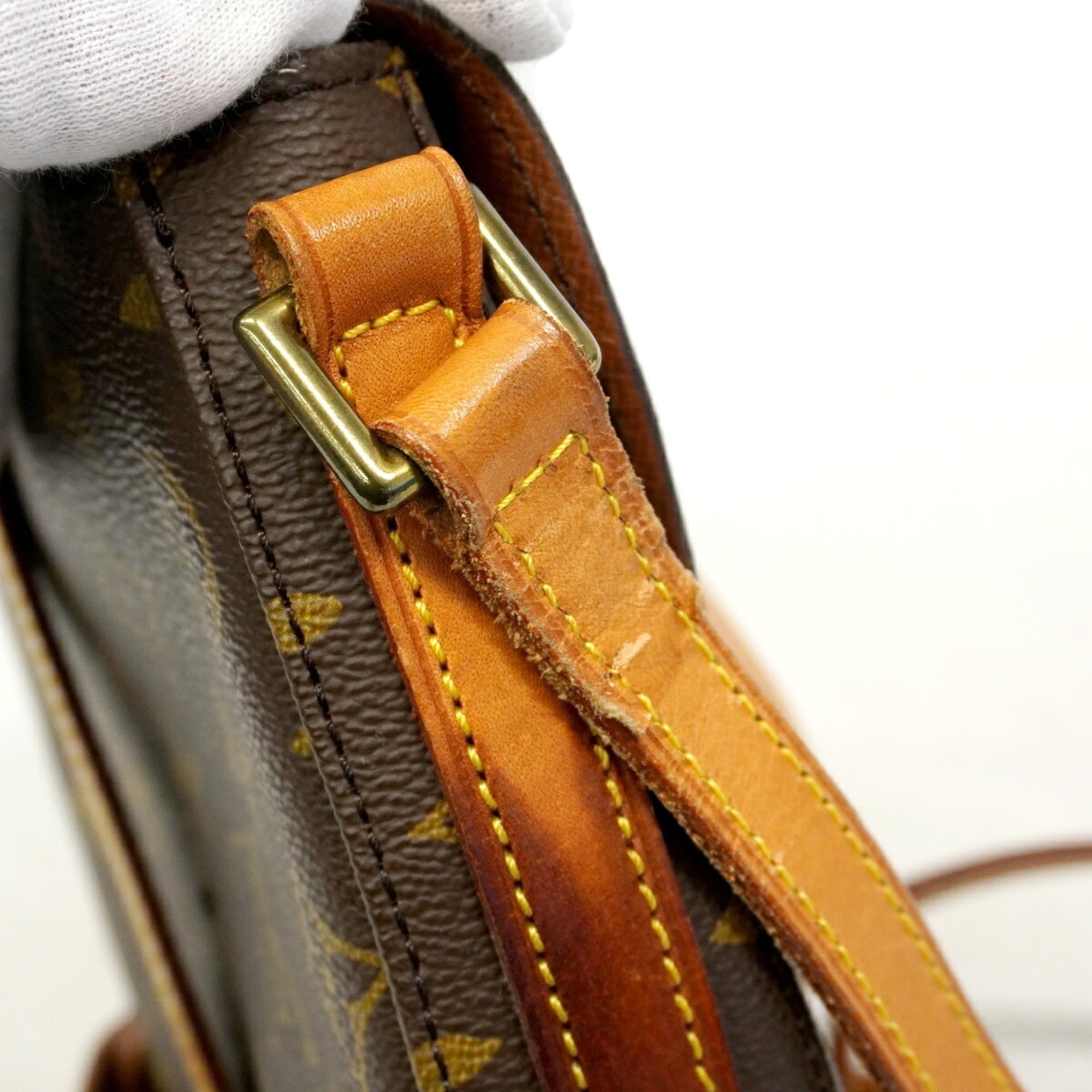 Louis Vuitton Brown Shoulder Bag (Pre-Owned)