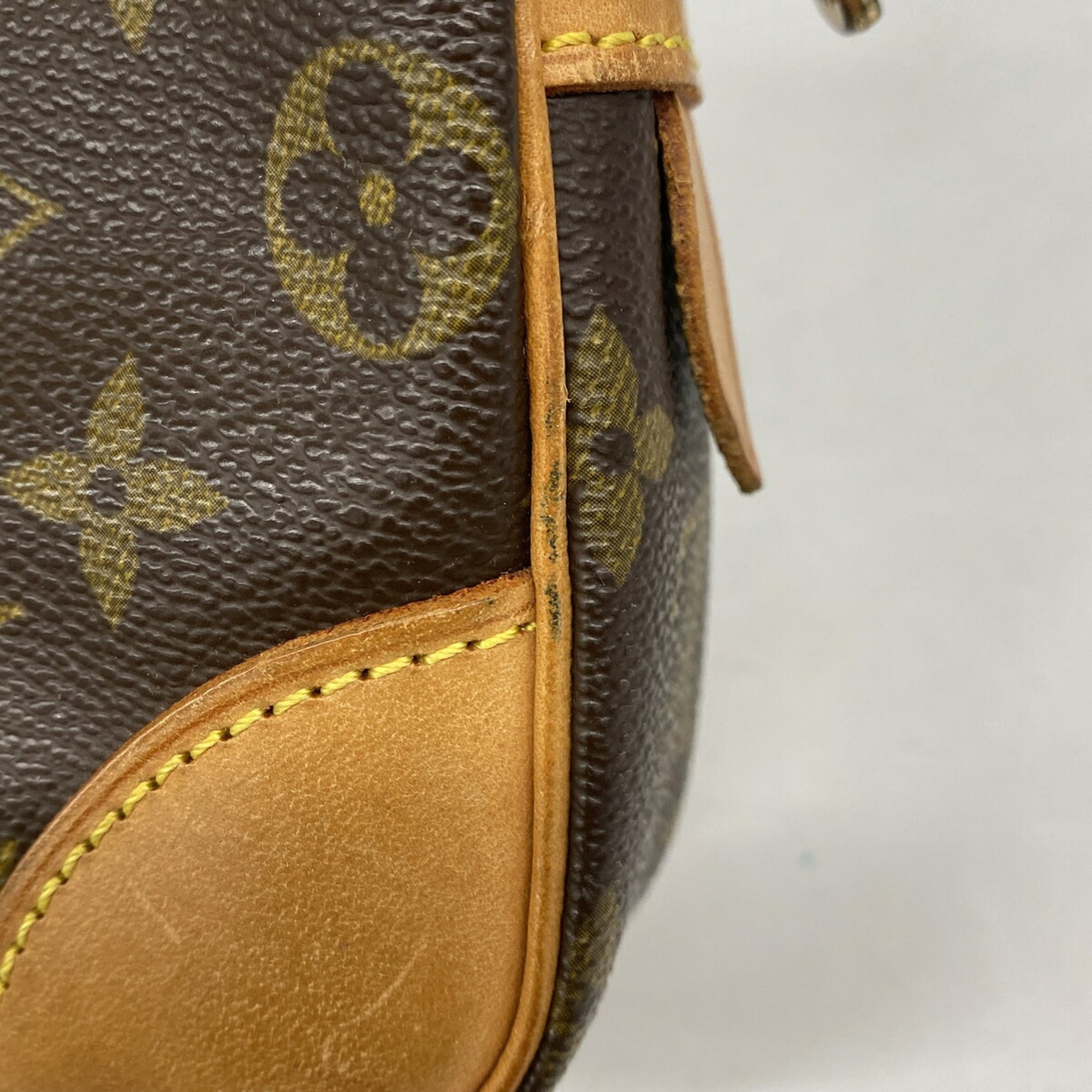 Louis Vuitton Brown Clutch Bag (Pre-Owned)
