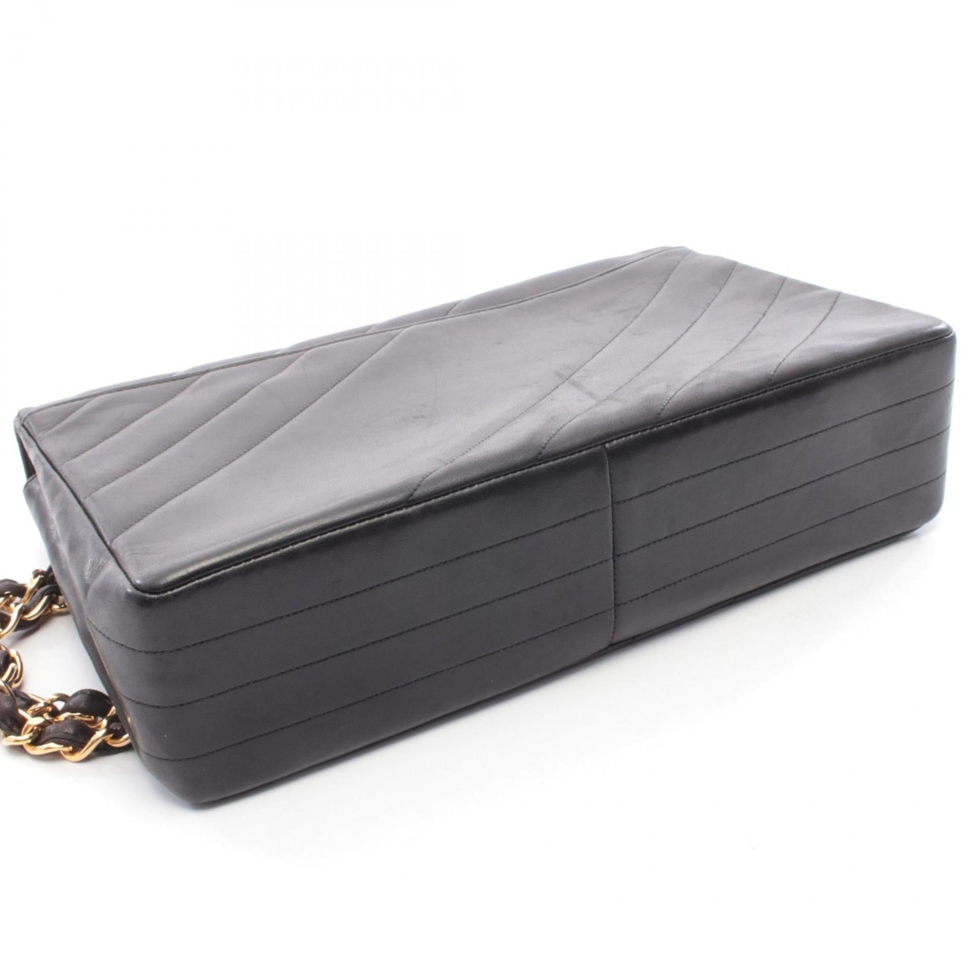 Chanel Black Leather Handbag Shoulder Bag (Pre-Owned)