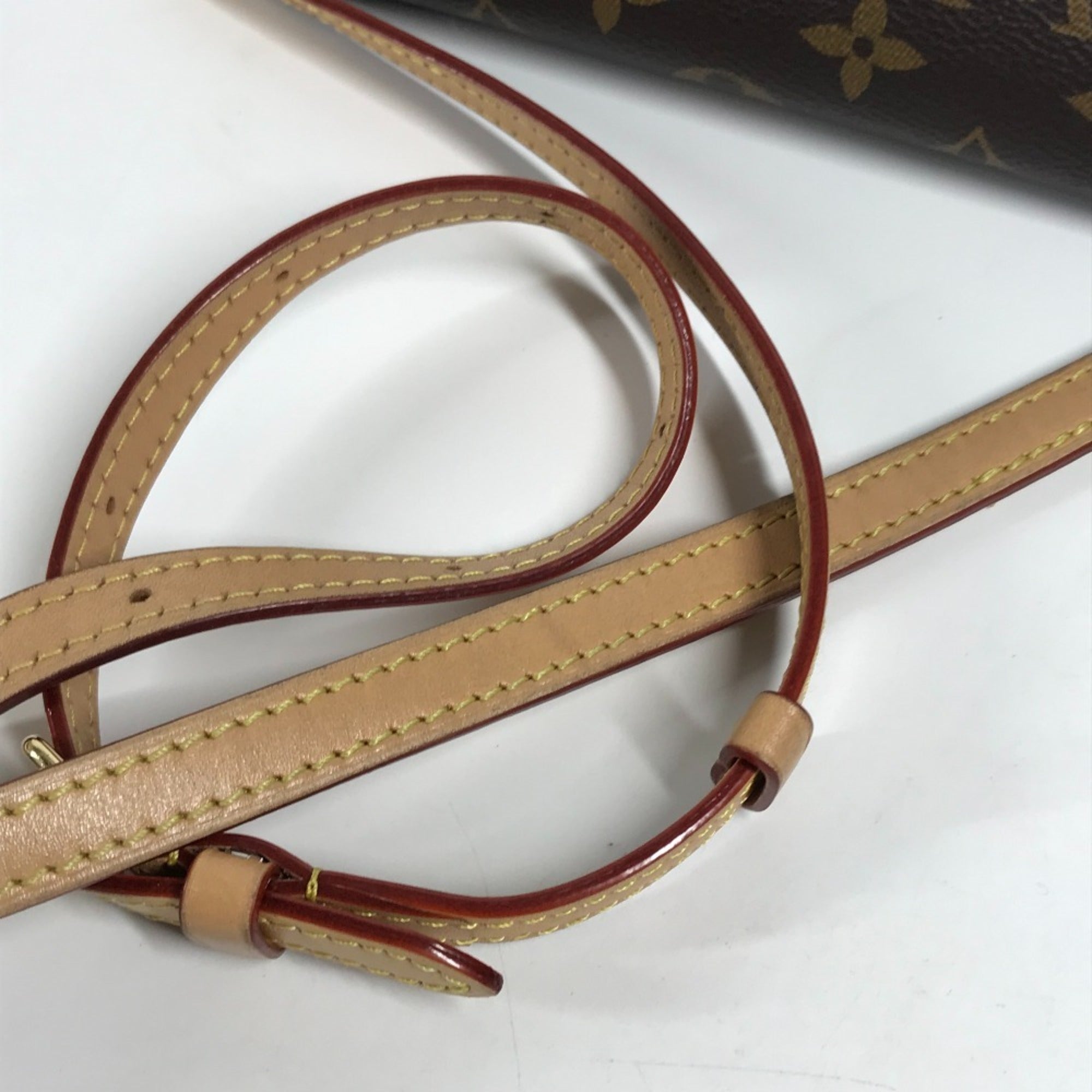 Louis Vuitton Brown Monogram Monogram Pochette Shoulder Bag Sling Bag (Pre-Owned)