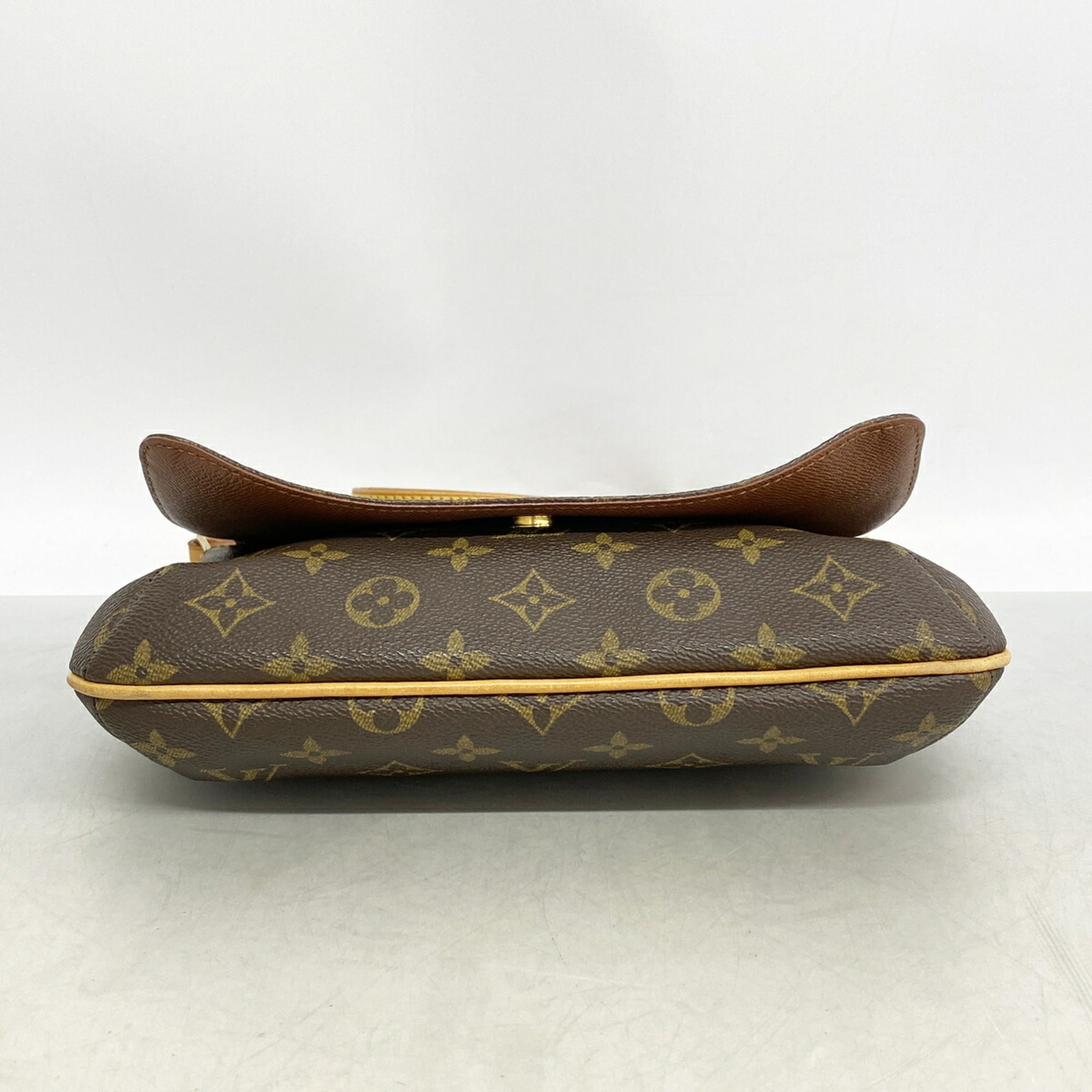 Louis Vuitton Brown Shoulder Bag (Pre-Owned)