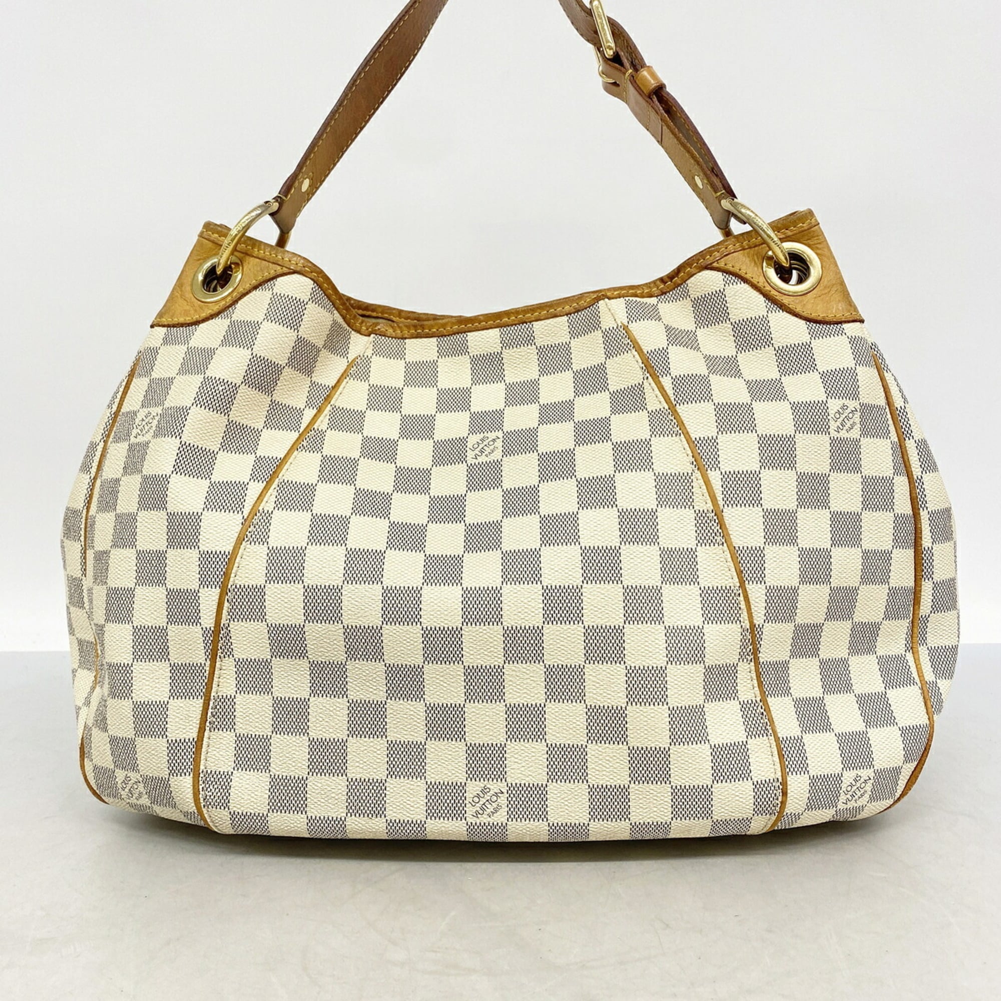Louis Vuitton White Shoulder Bag (Pre-Owned)