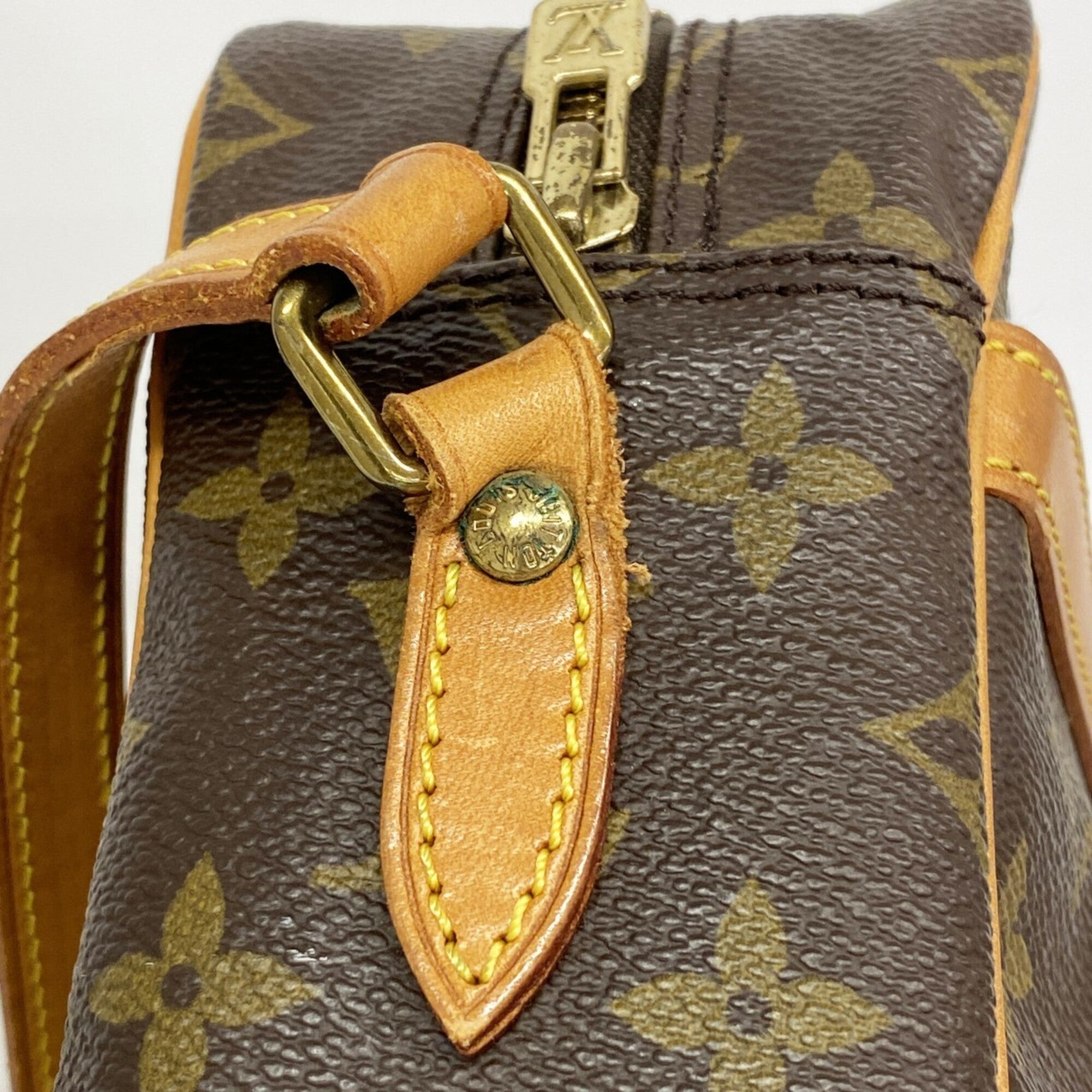 Louis Vuitton Brown Shoulder Bag (Pre-Owned)