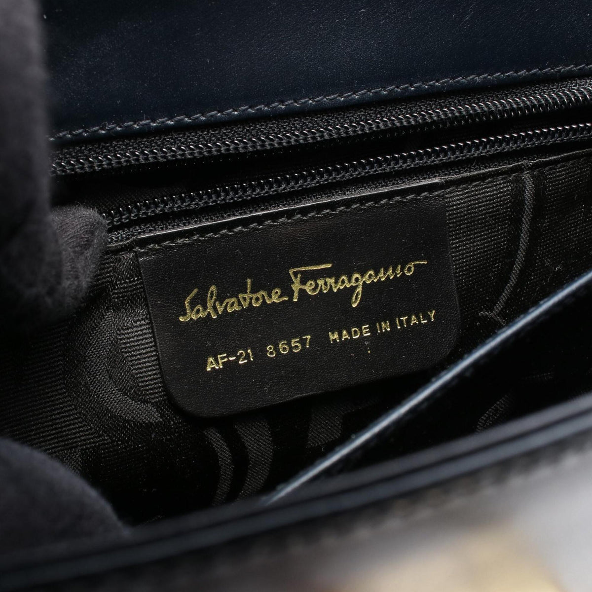 Salvatore Ferragamo Black Leather Handbag (Pre-Owned)
