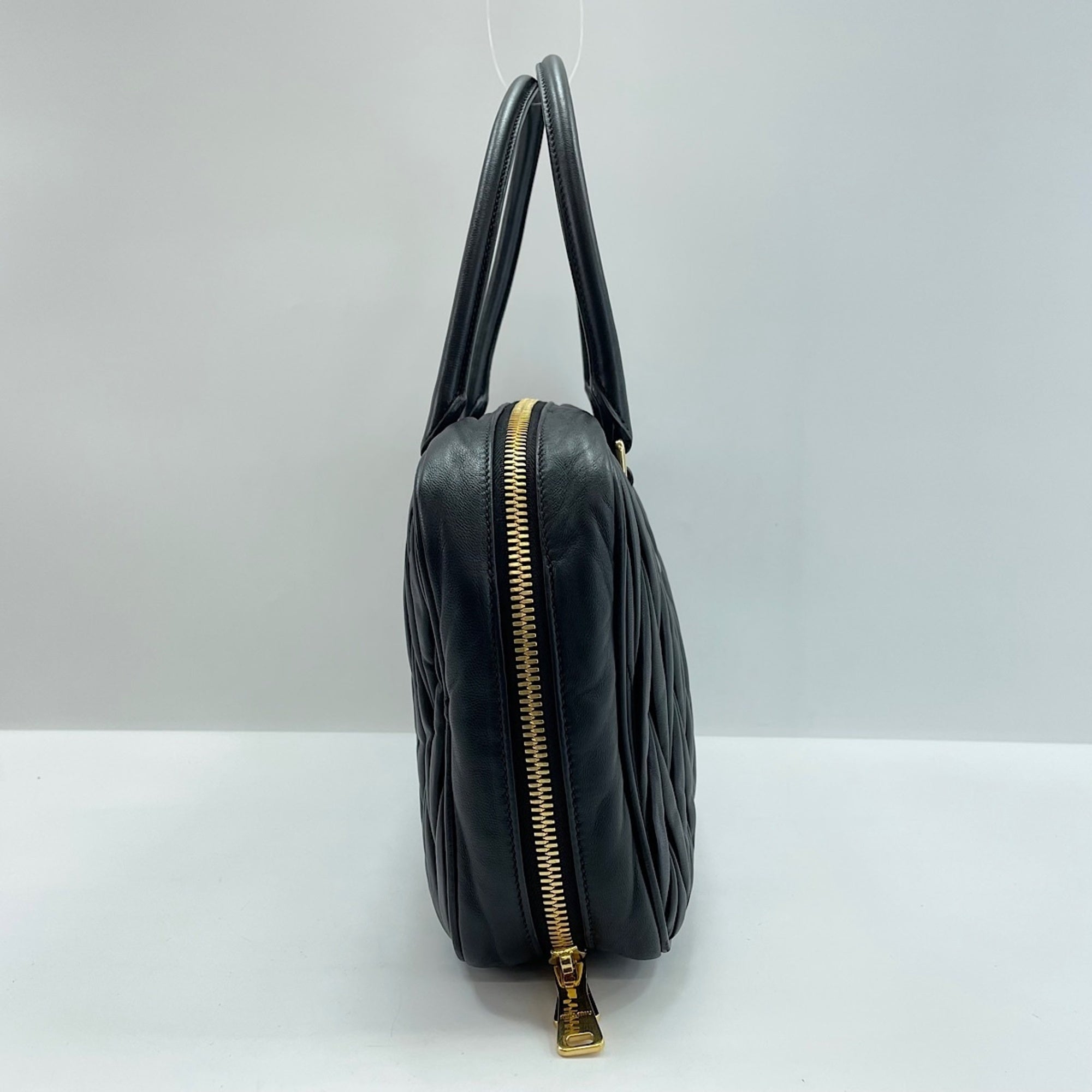 Miu Miu Matelasse Black Handbag (Pre-Owned)