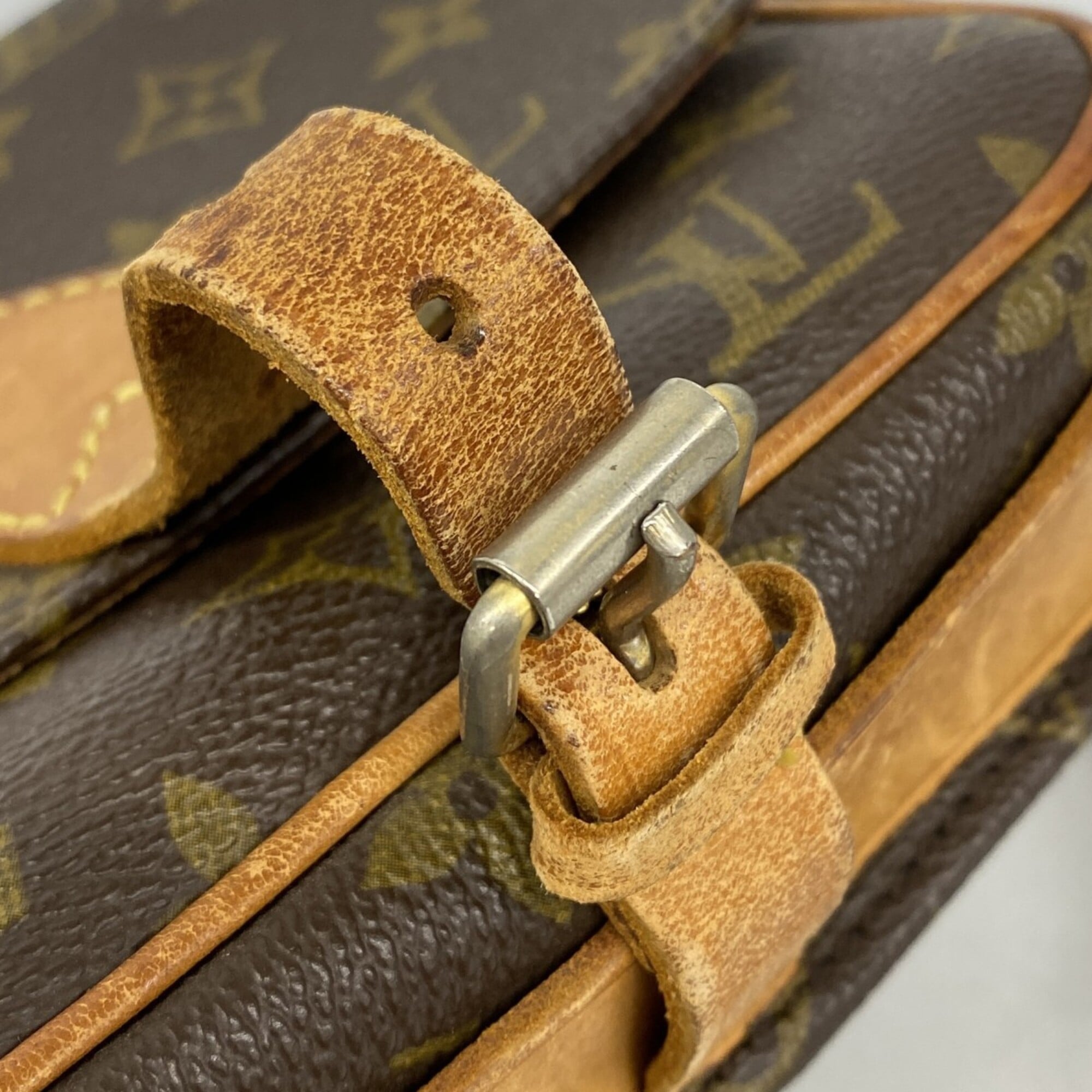 Louis Vuitton Brown Shoulder Bag (Pre-Owned)