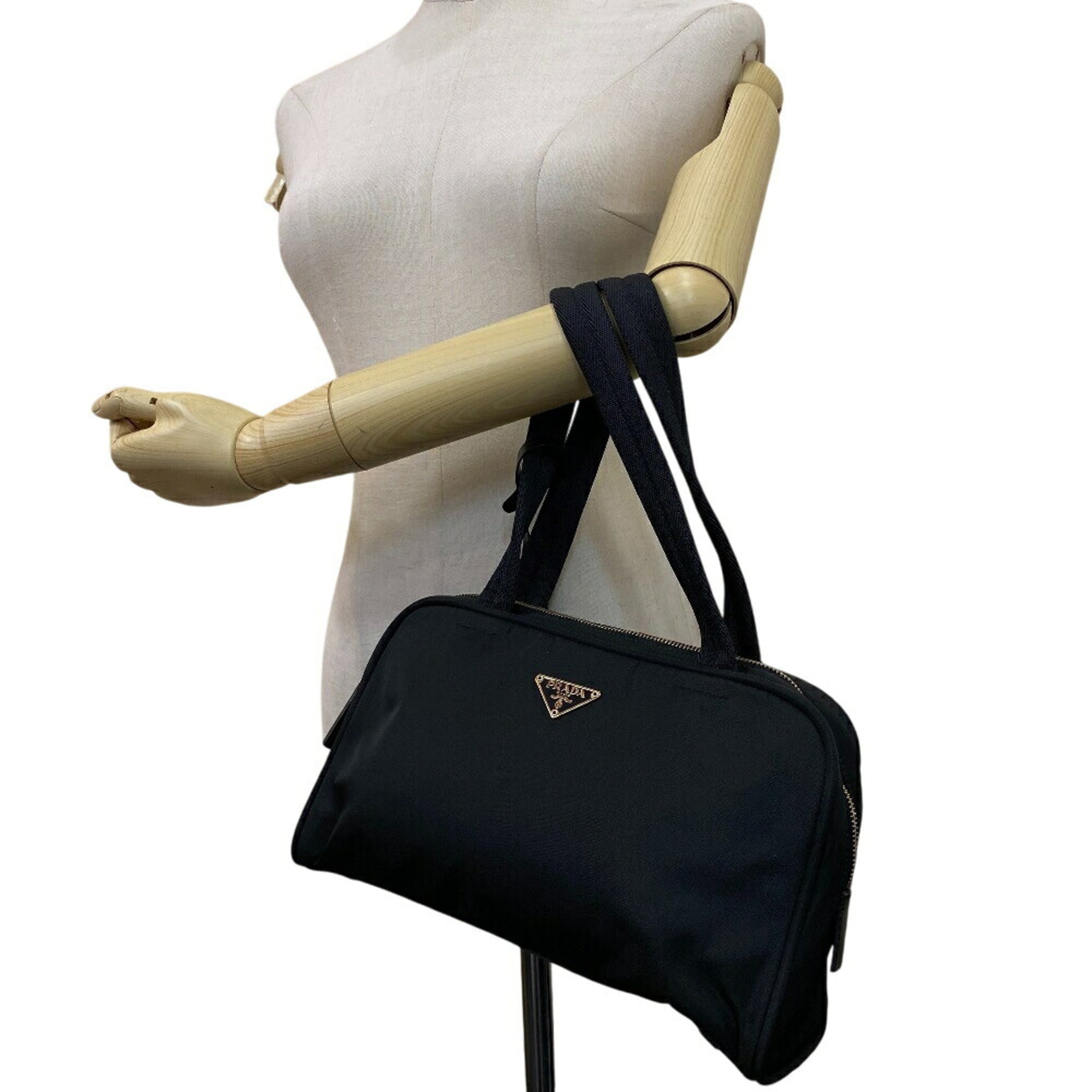 Prada Black Nylon (Pre-Owned)