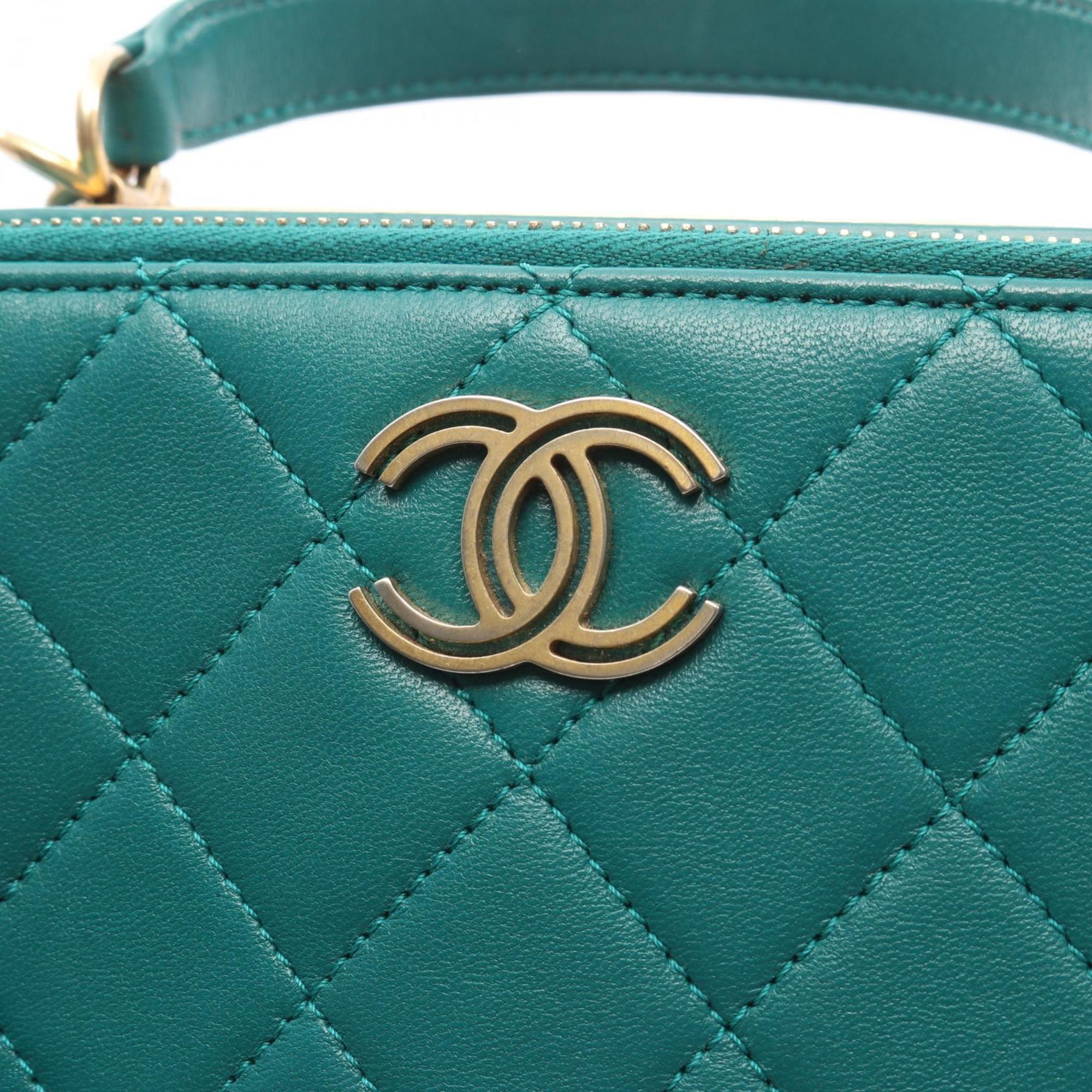Chanel Green Leather Shoulder Bag (Pre-Owned)