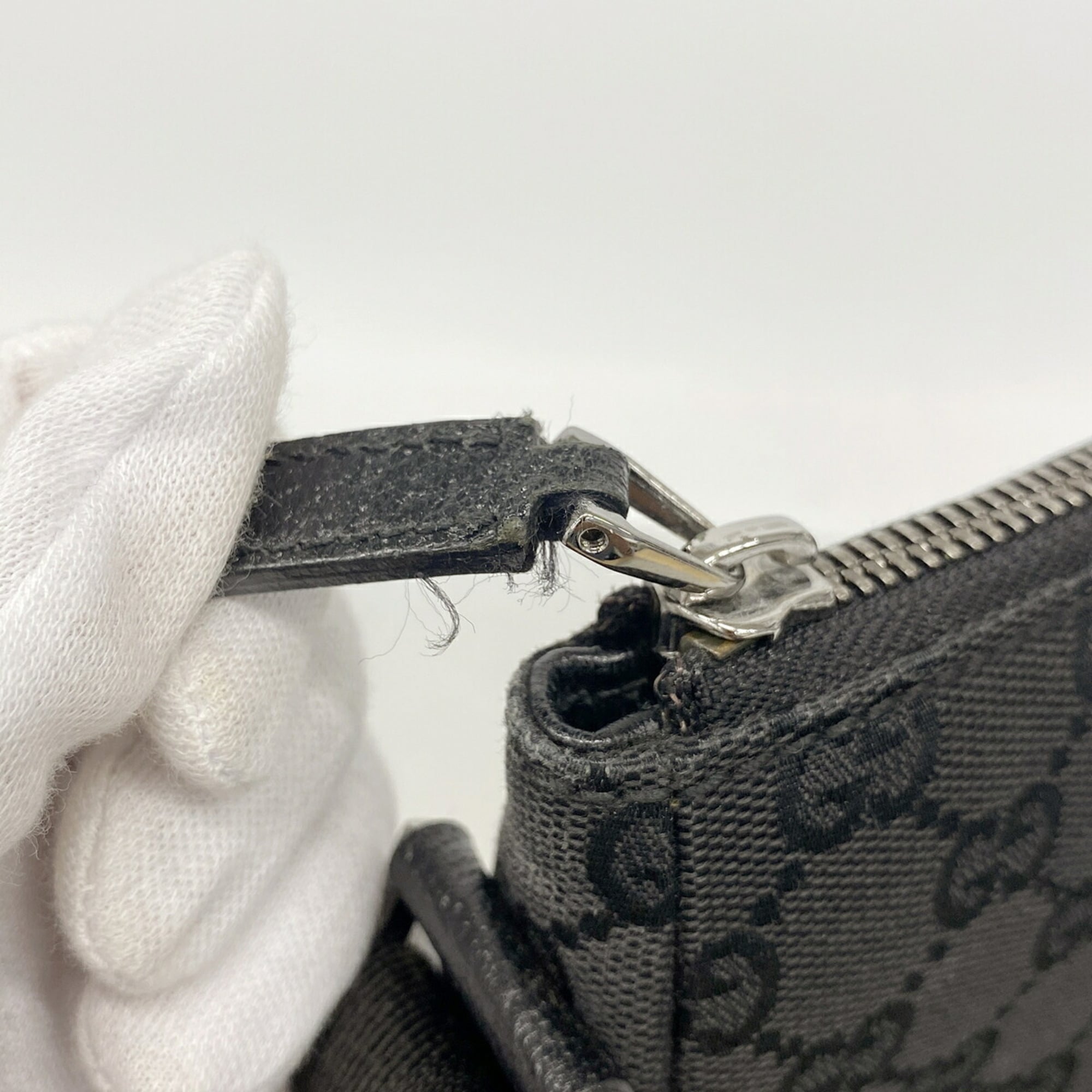Gucci Black Canvas Shoulder Bag (Pre-Owned)