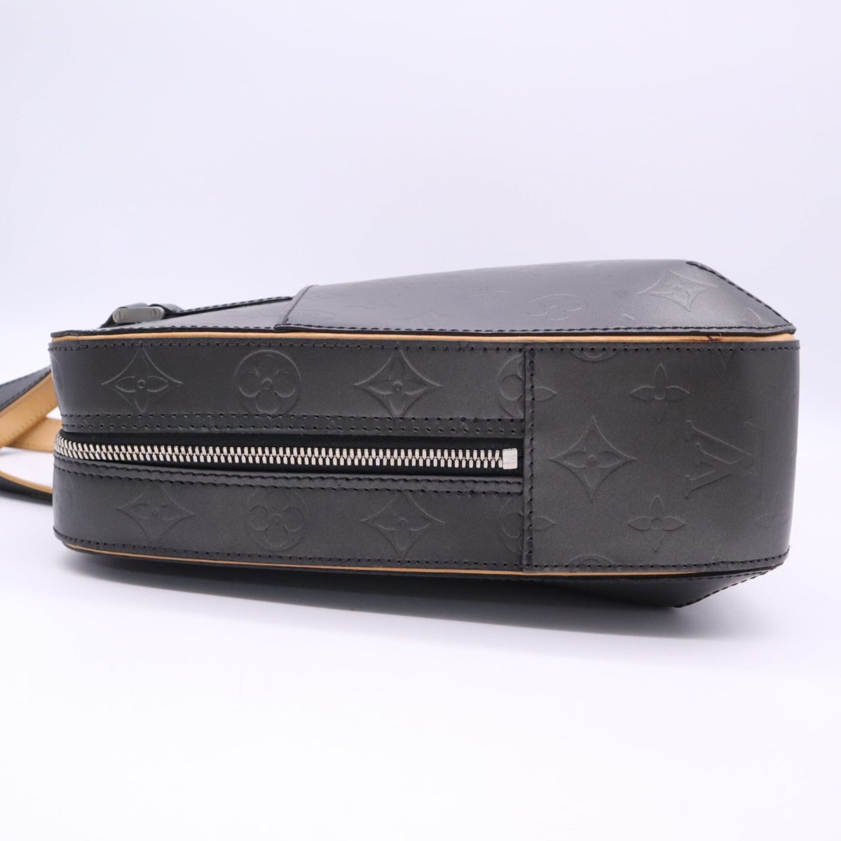 Louis Vuitton Gray Leather Handbag (Pre-Owned)