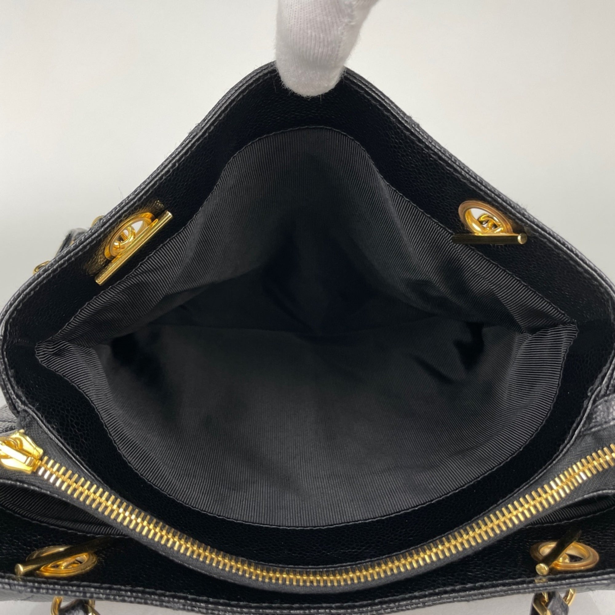 Chanel Black Grained Calfskin Tote Bag (Pre-Owned)