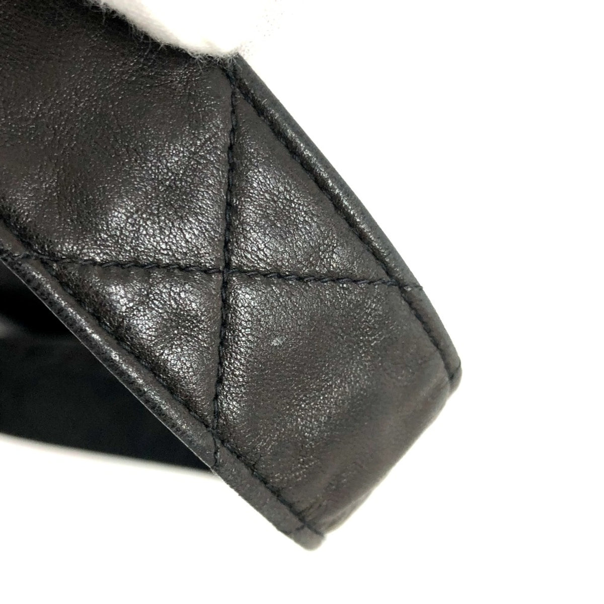 Chanel Black Leather Shoulder Bag (Pre-Owned)