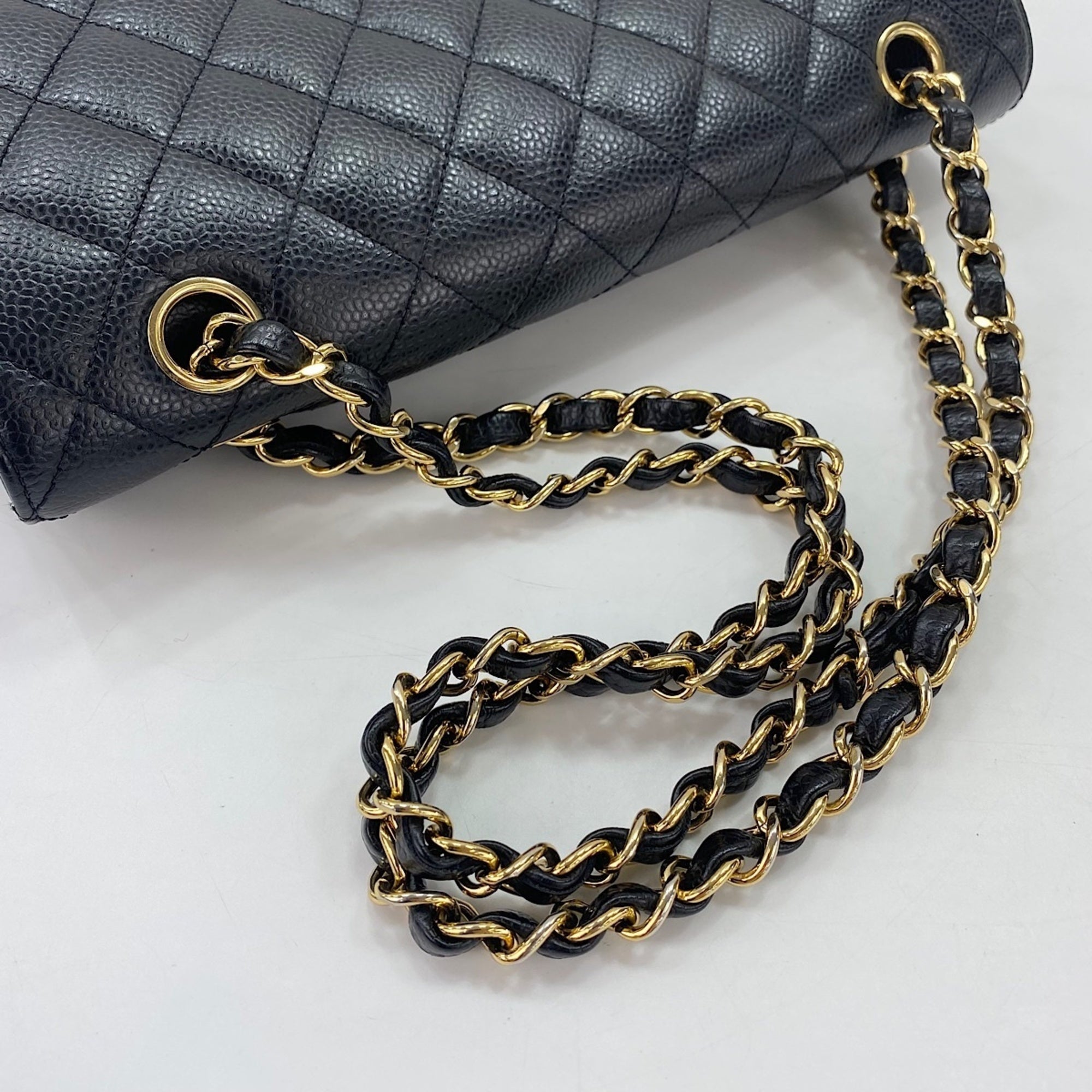 Chanel Black Shoulder Bag (Pre-Owned)