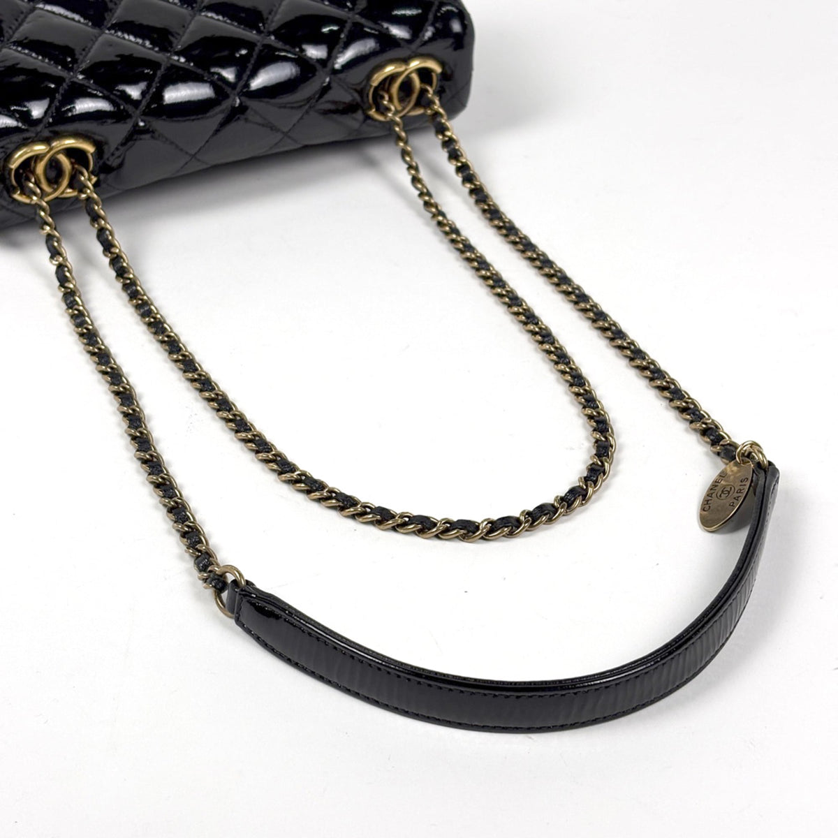Chanel Matelasse Black Patent Leather Leather Shoulder Bag (Pre-Owned)