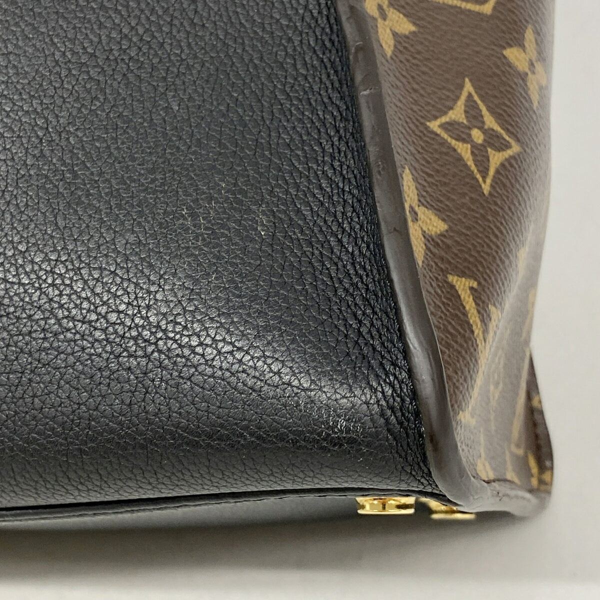Louis Vuitton Noir Tote Bag (Pre-Owned)