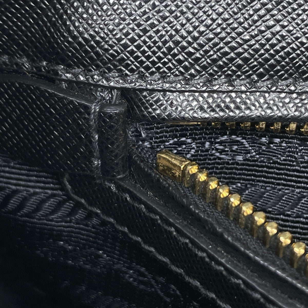 Prada Black Saffiano Handbag (Pre-Owned)