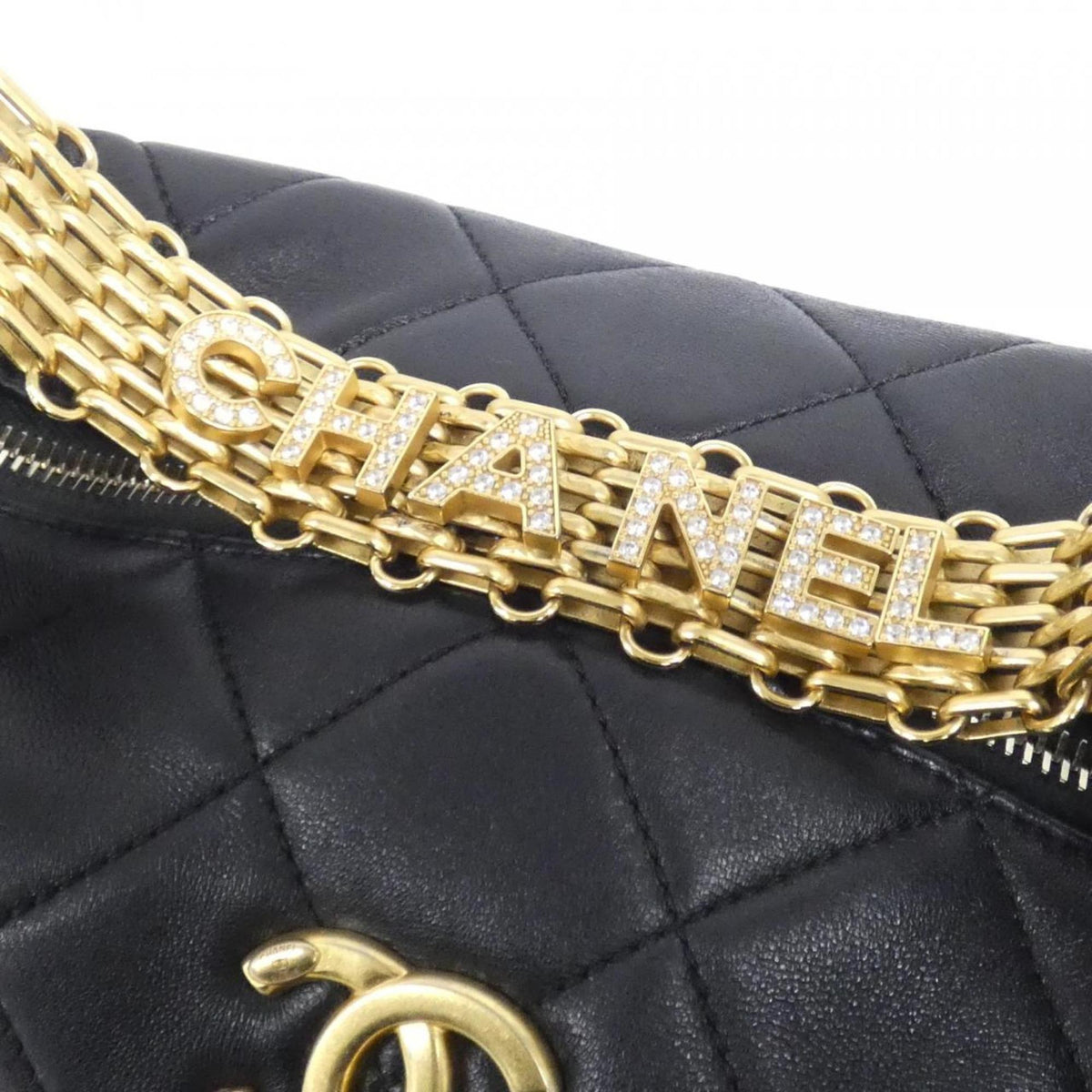 Chanel Black Leather Shoulder Bag (Pre-Owned)