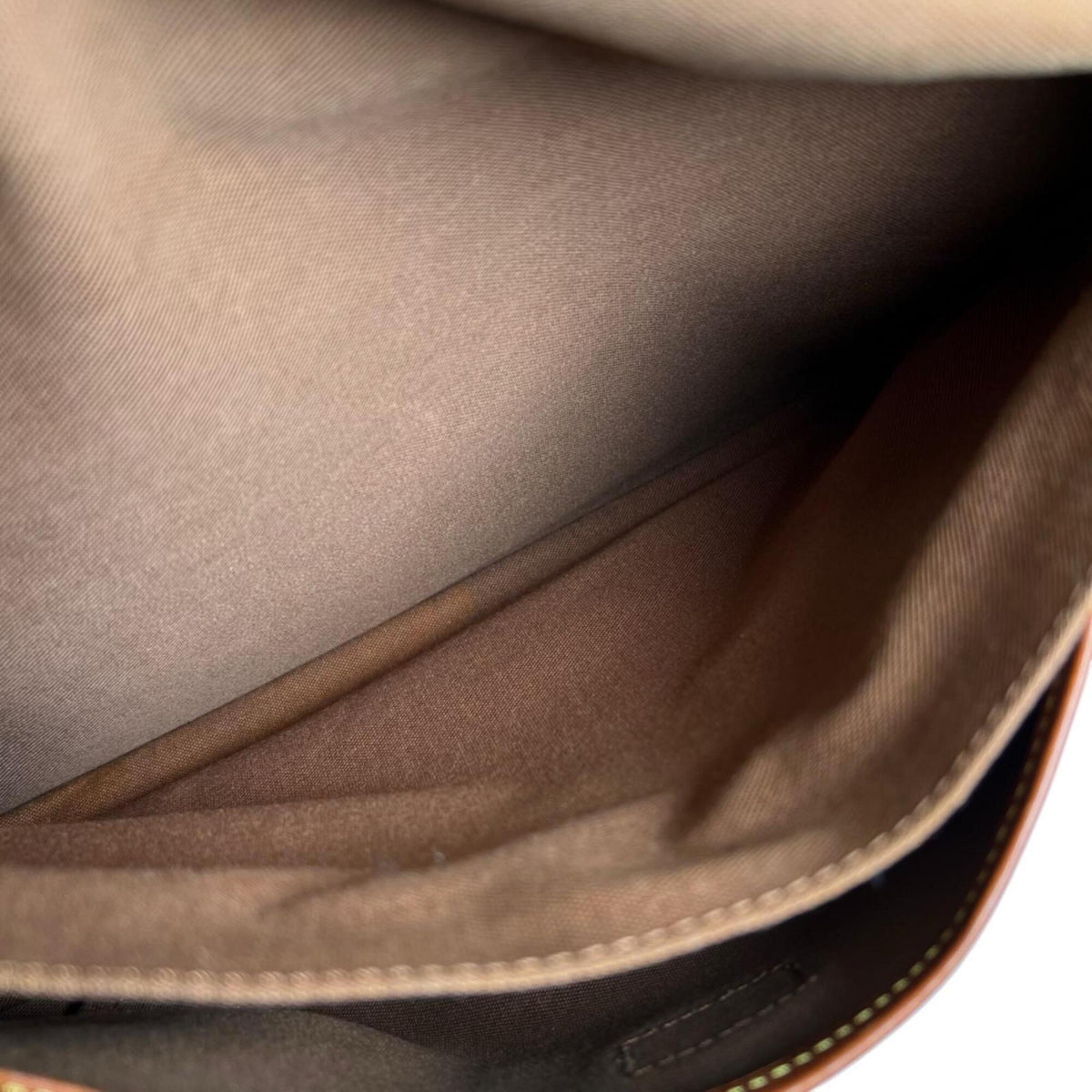 Louis Vuitton Brown Monogram Leather Shoulder Bag (Pre-Owned)