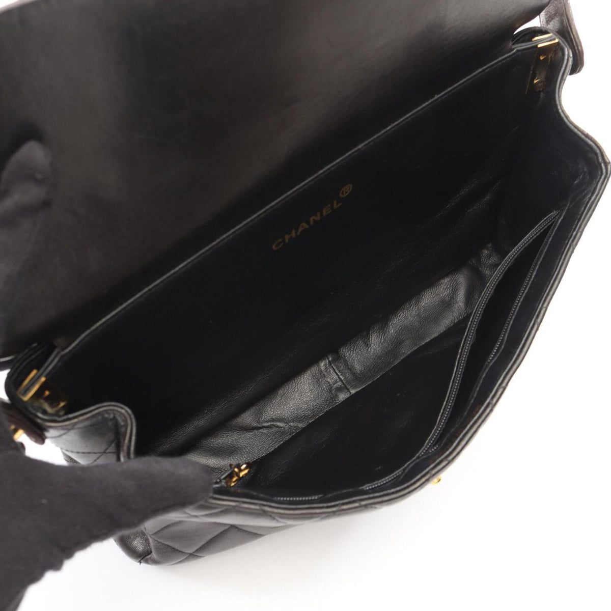 Chanel Black Leather Handbag (Pre-Owned)