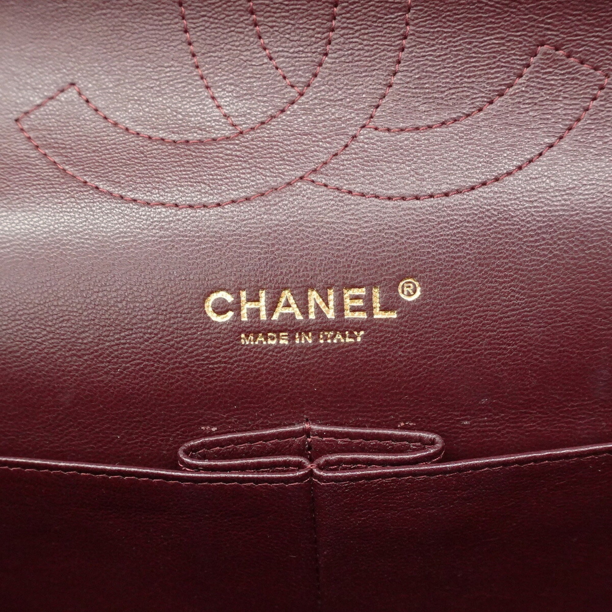 Chanel Black Leather Shoulder Bag (Pre-Owned)